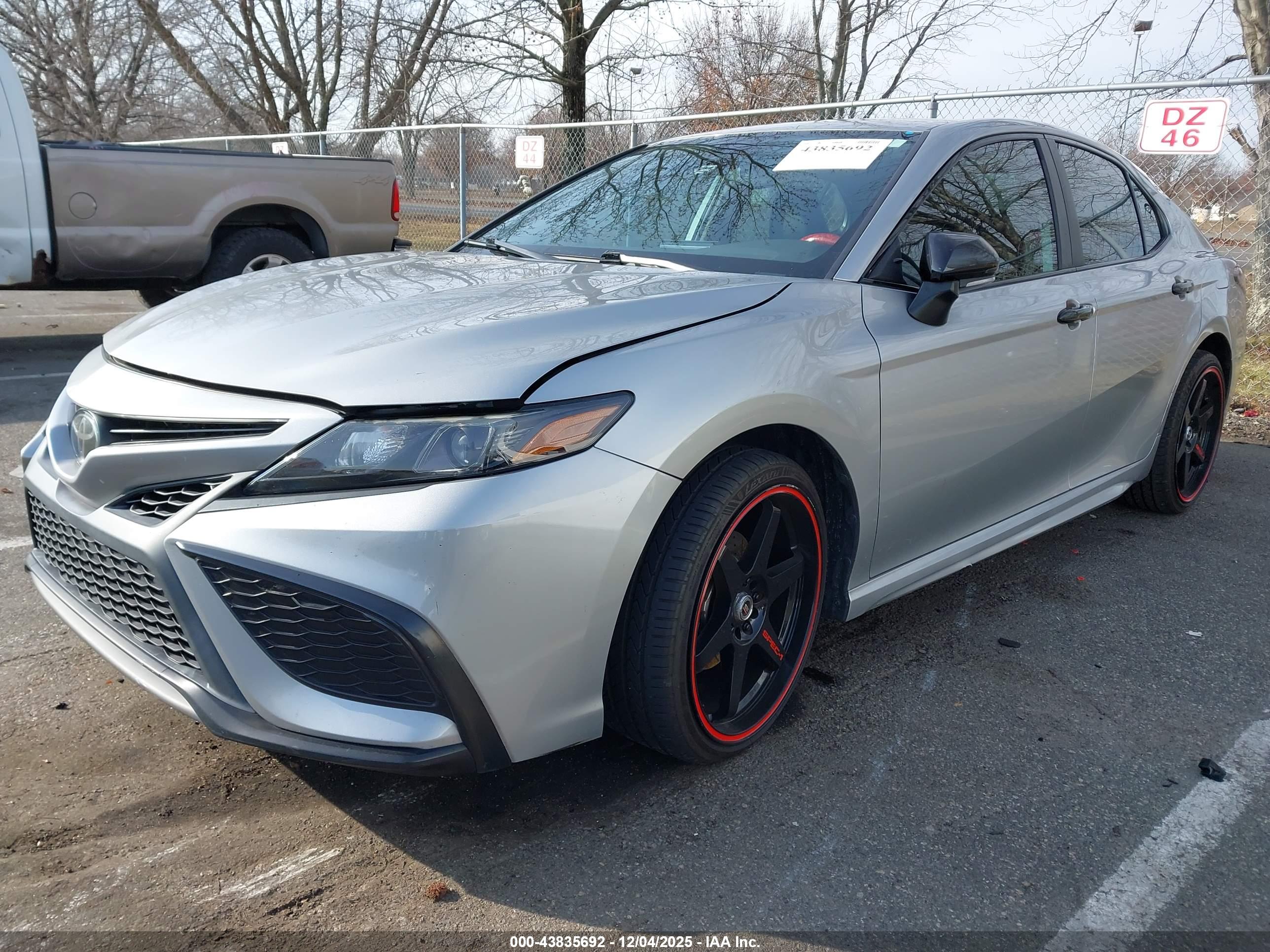 TOYOTA CAMRY image 2