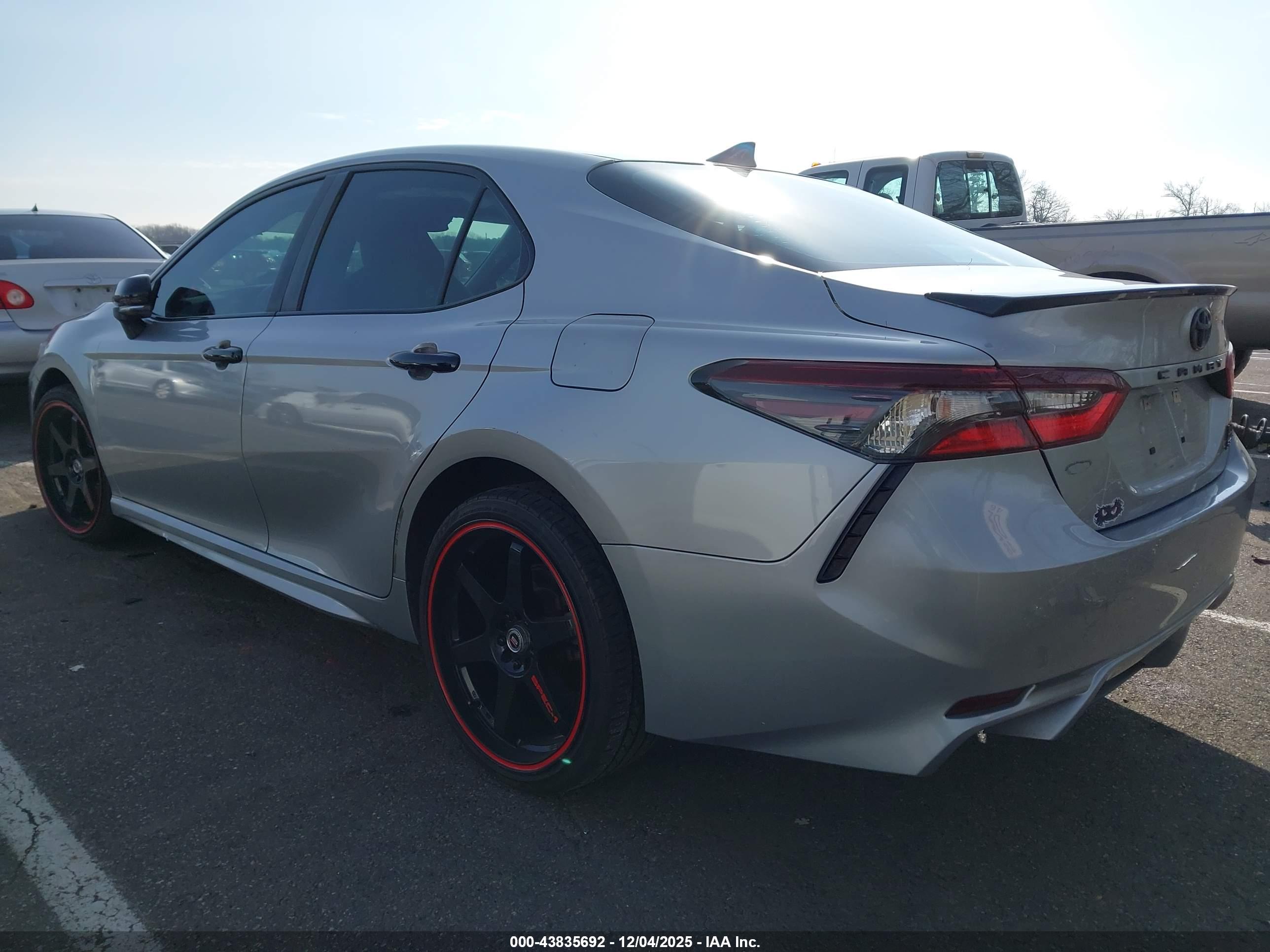 TOYOTA CAMRY image 3