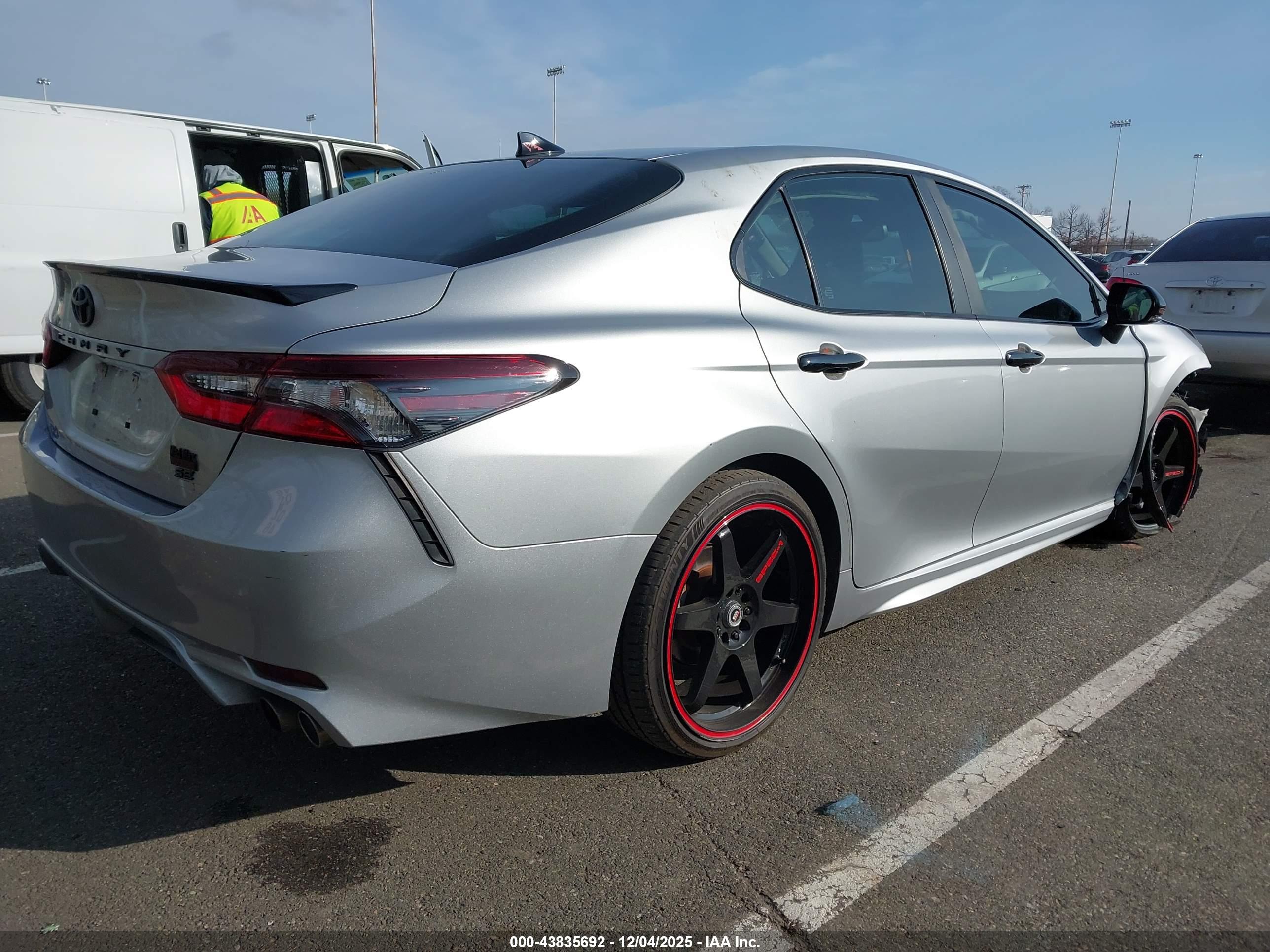 TOYOTA CAMRY image 4