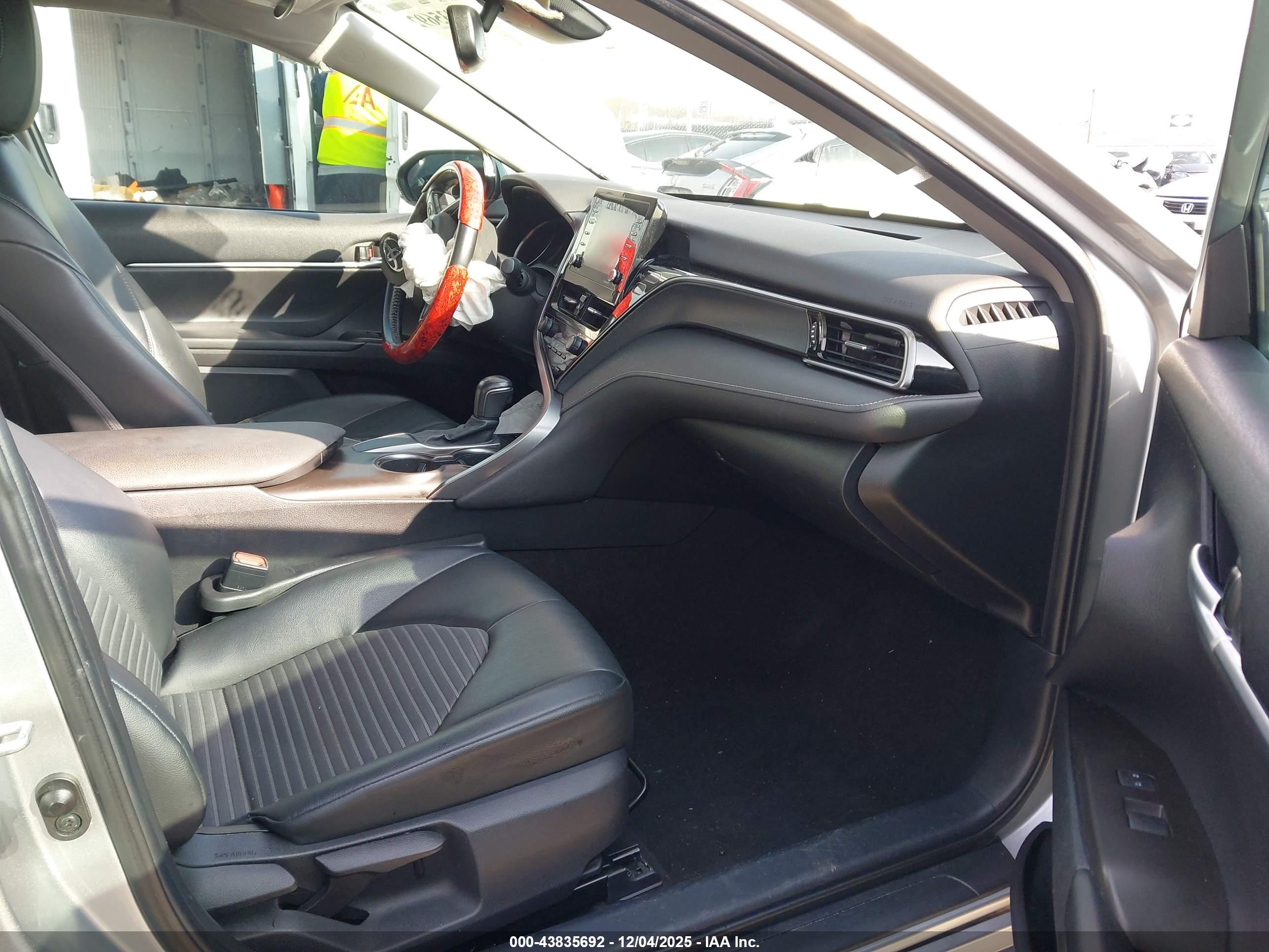 TOYOTA CAMRY image 5