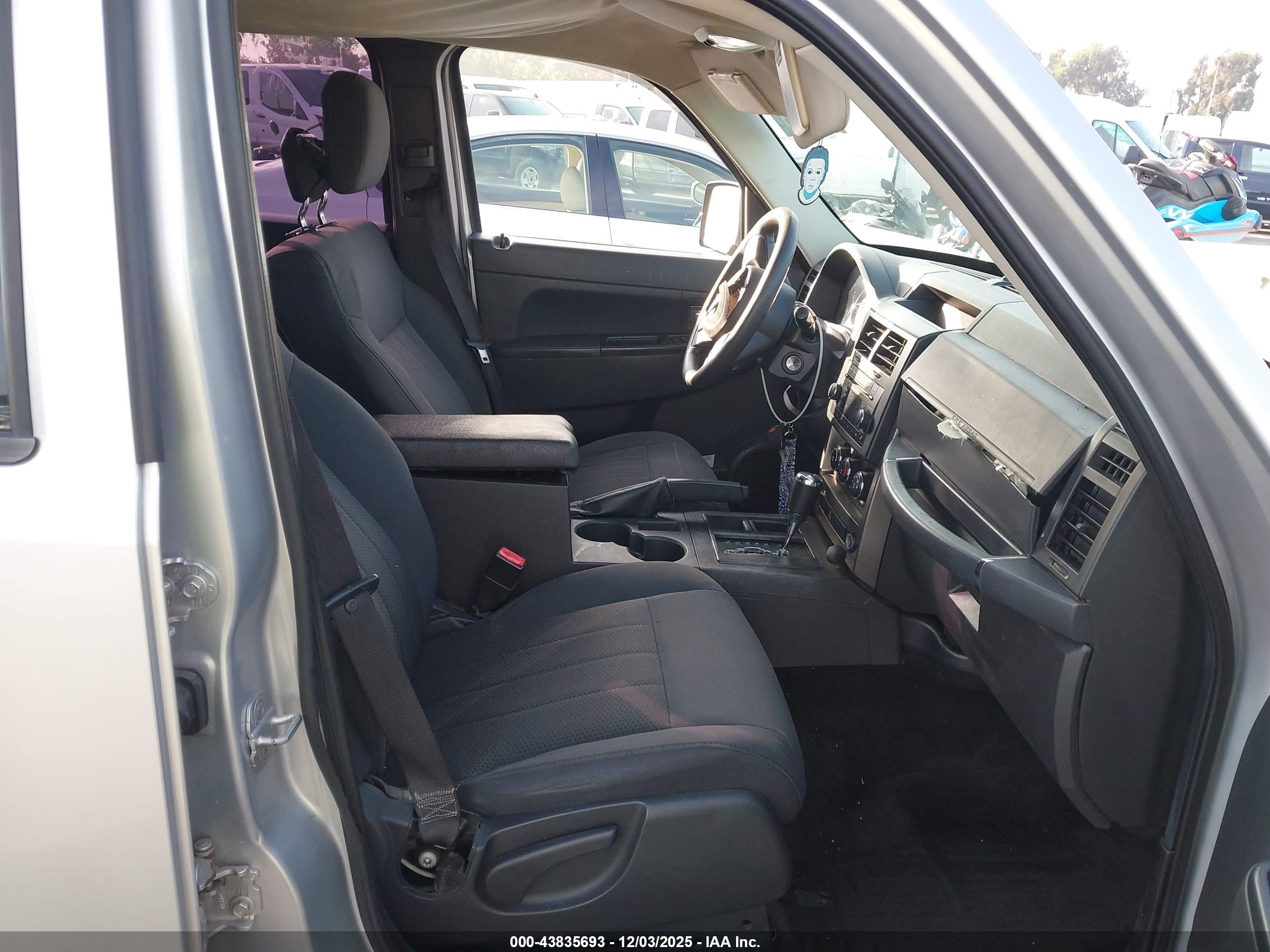 JEEP LIBERTY image 5