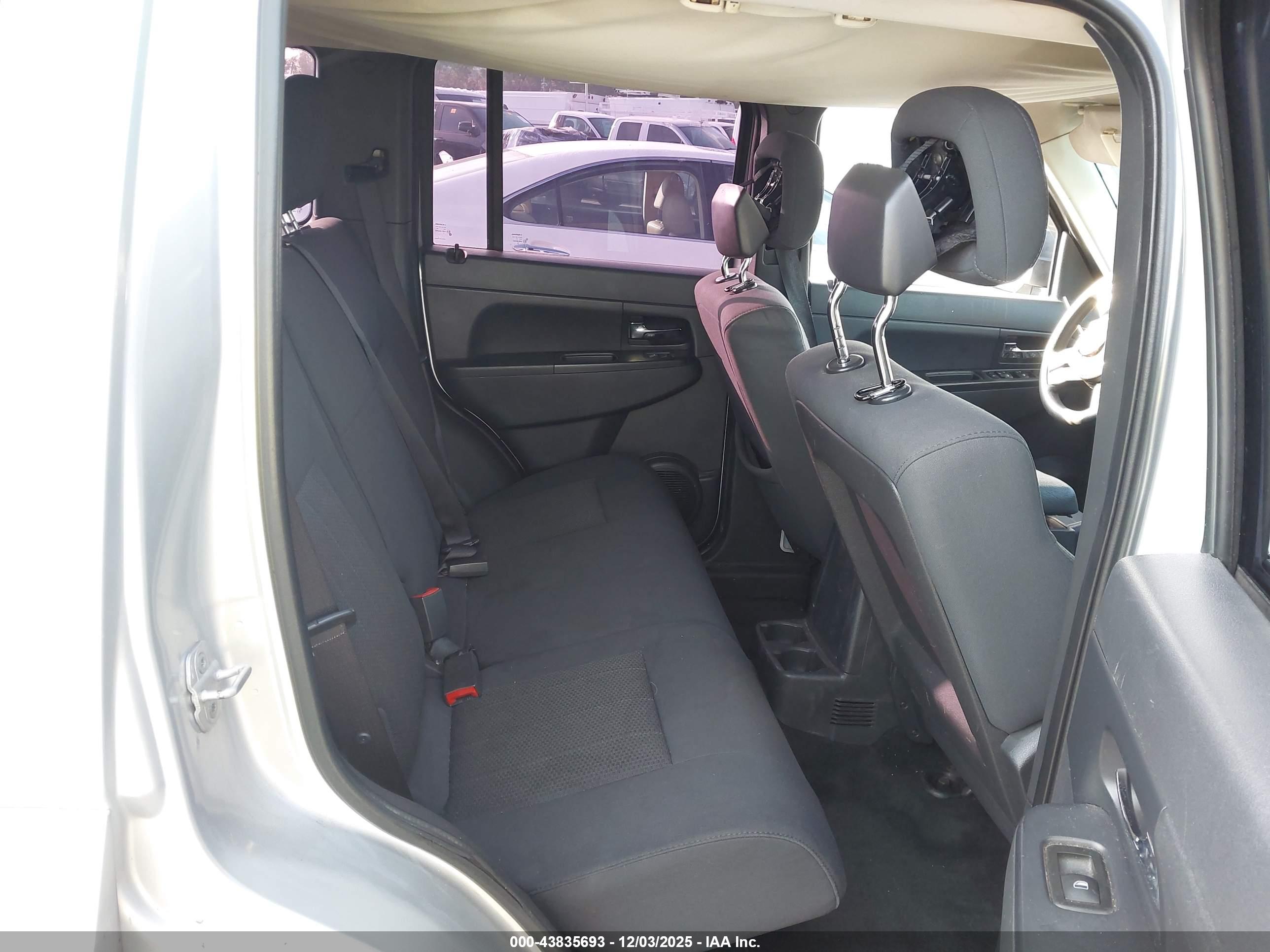JEEP LIBERTY image 8