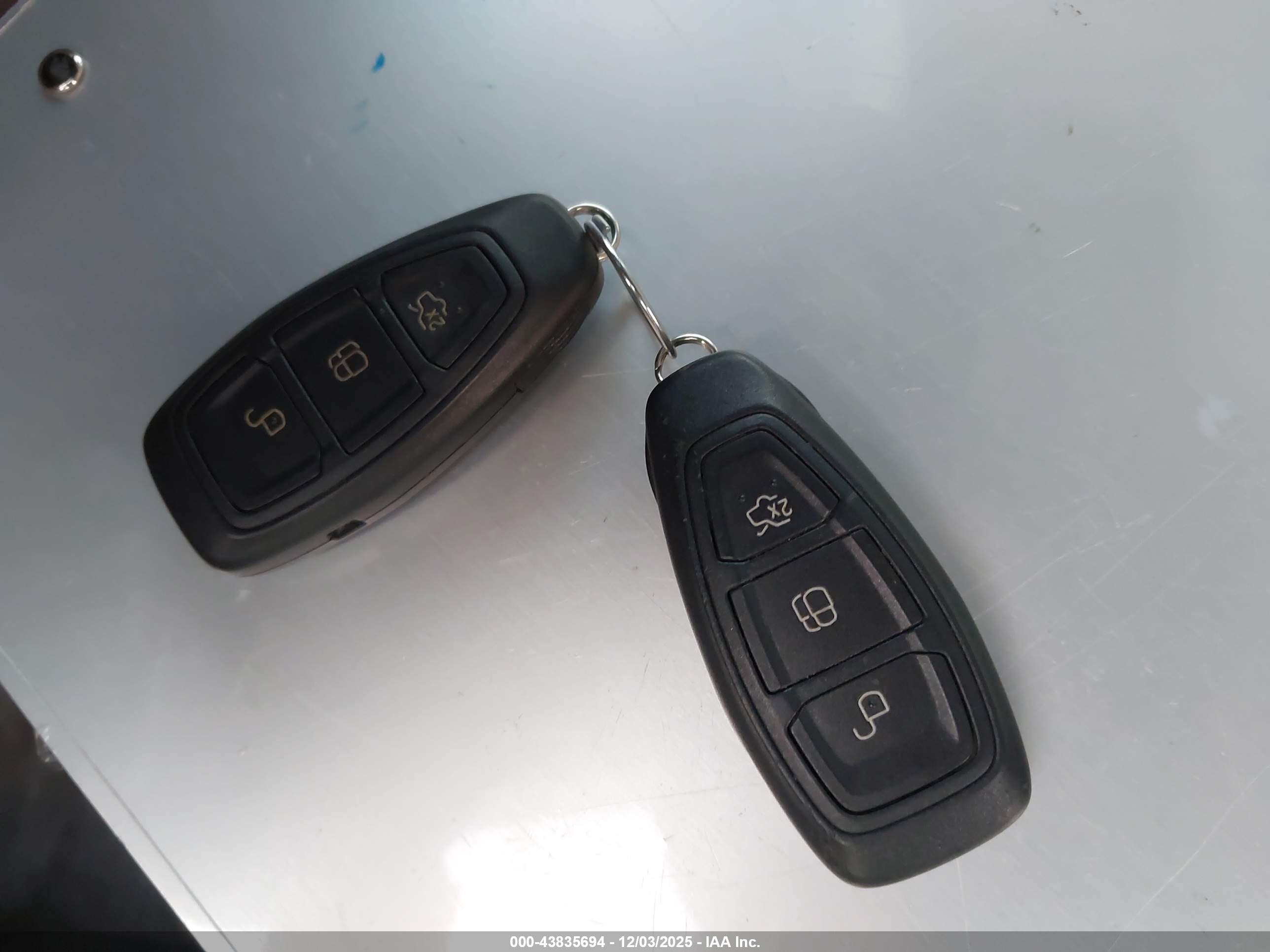 FORD C-MAX image 11