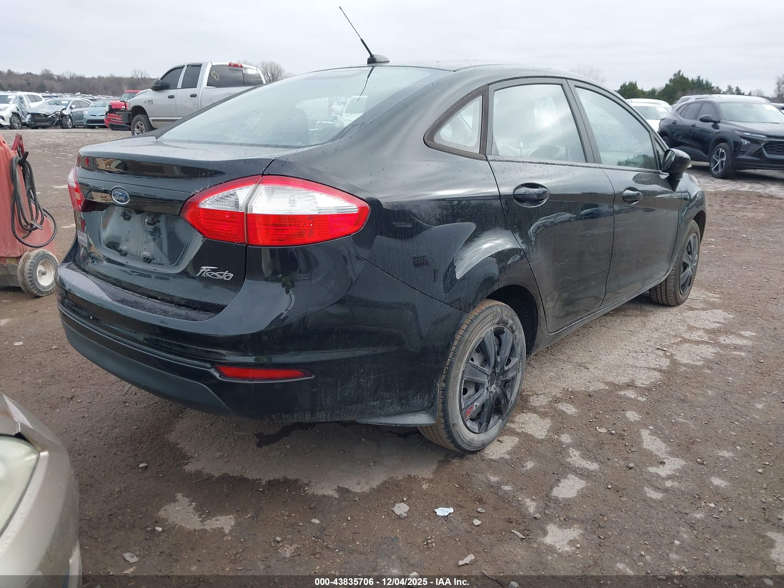 FORD FIESTA image 4