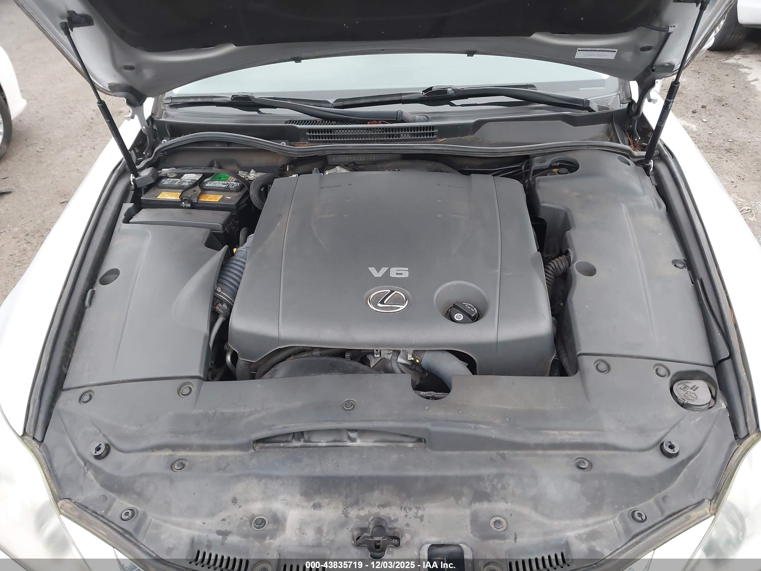 LEXUS IS image 10
