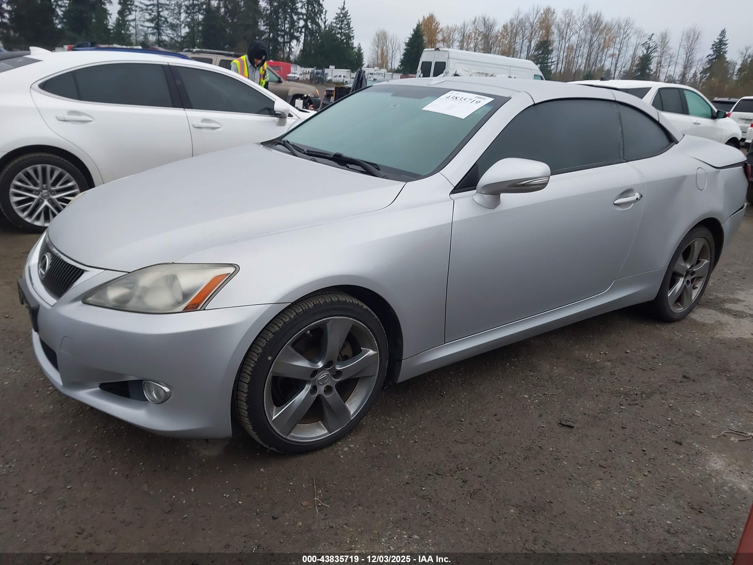 LEXUS IS image 2