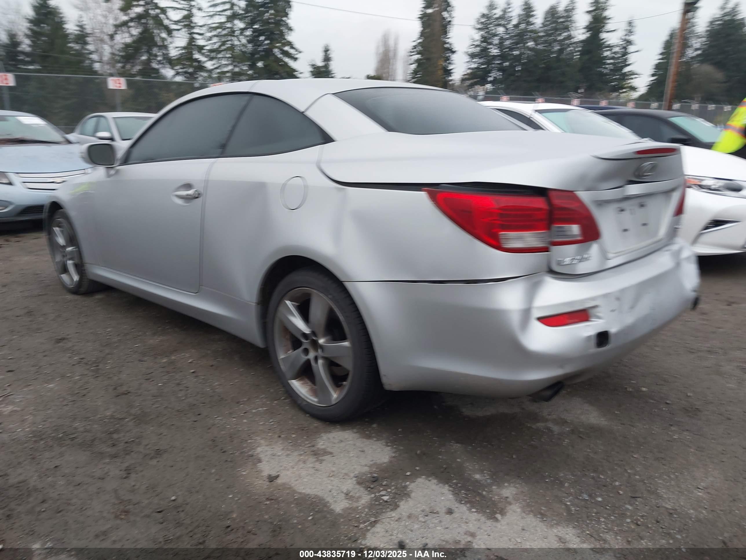 LEXUS IS image 3