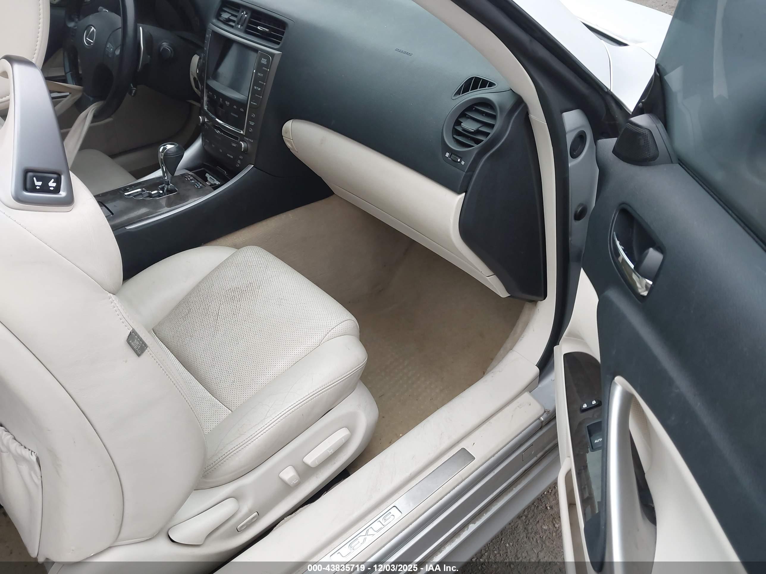 LEXUS IS image 5