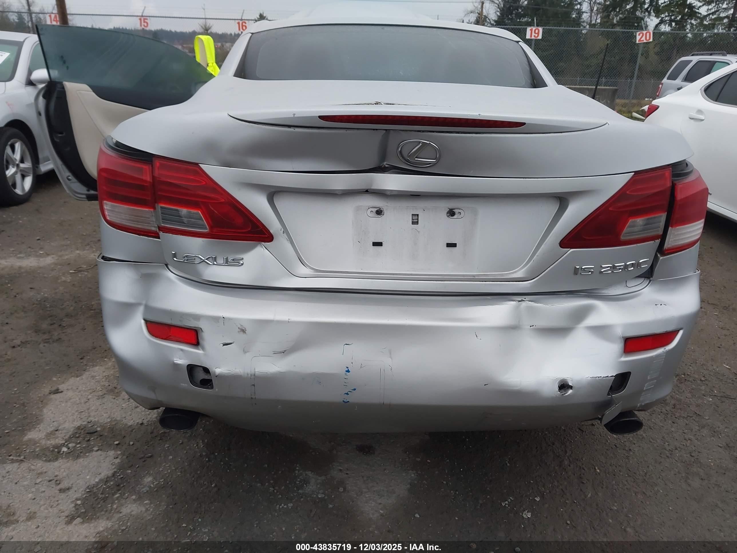 LEXUS IS image 6