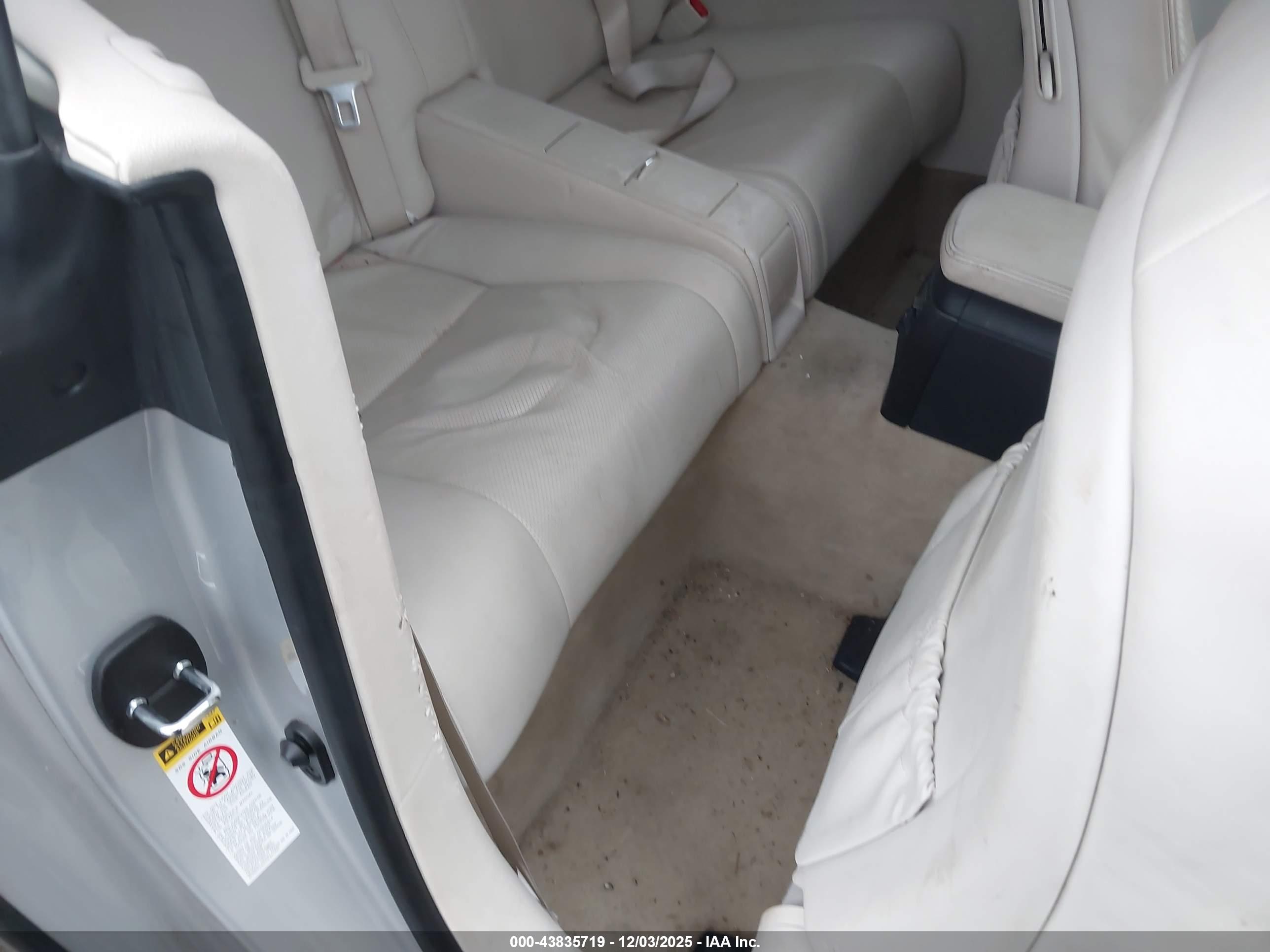 LEXUS IS image 8