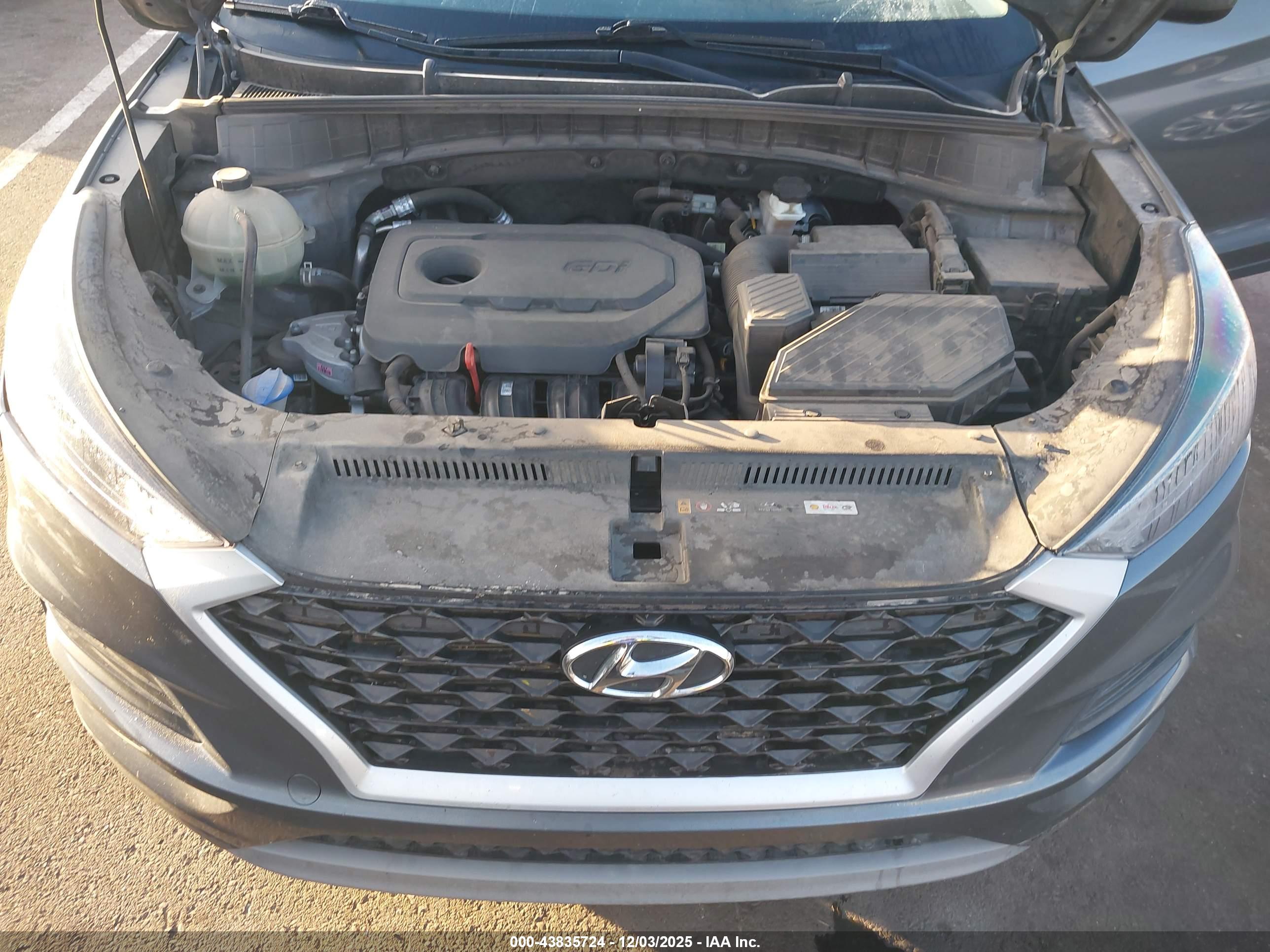 HYUNDAI TUCSON image 10