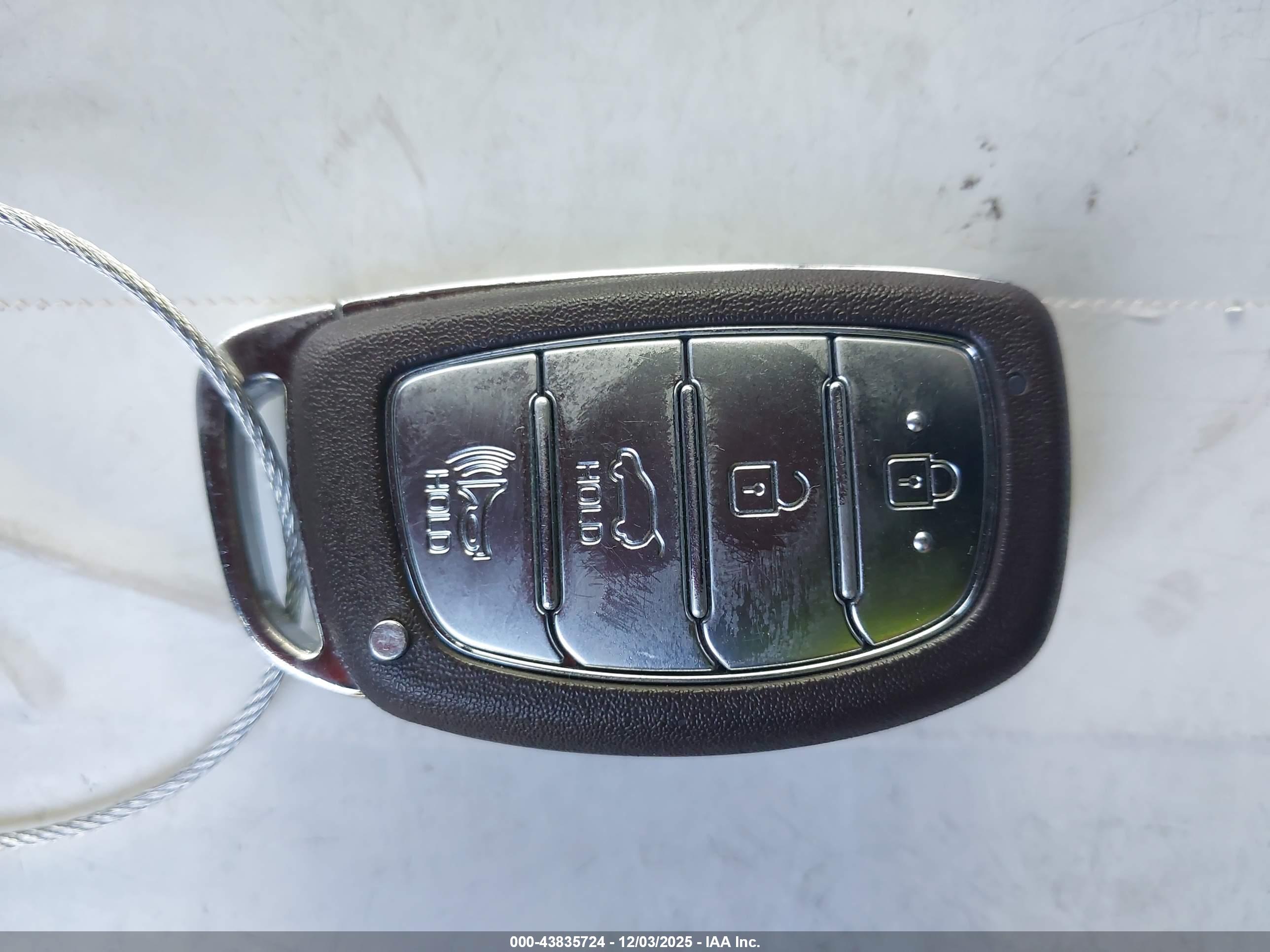 HYUNDAI TUCSON image 11