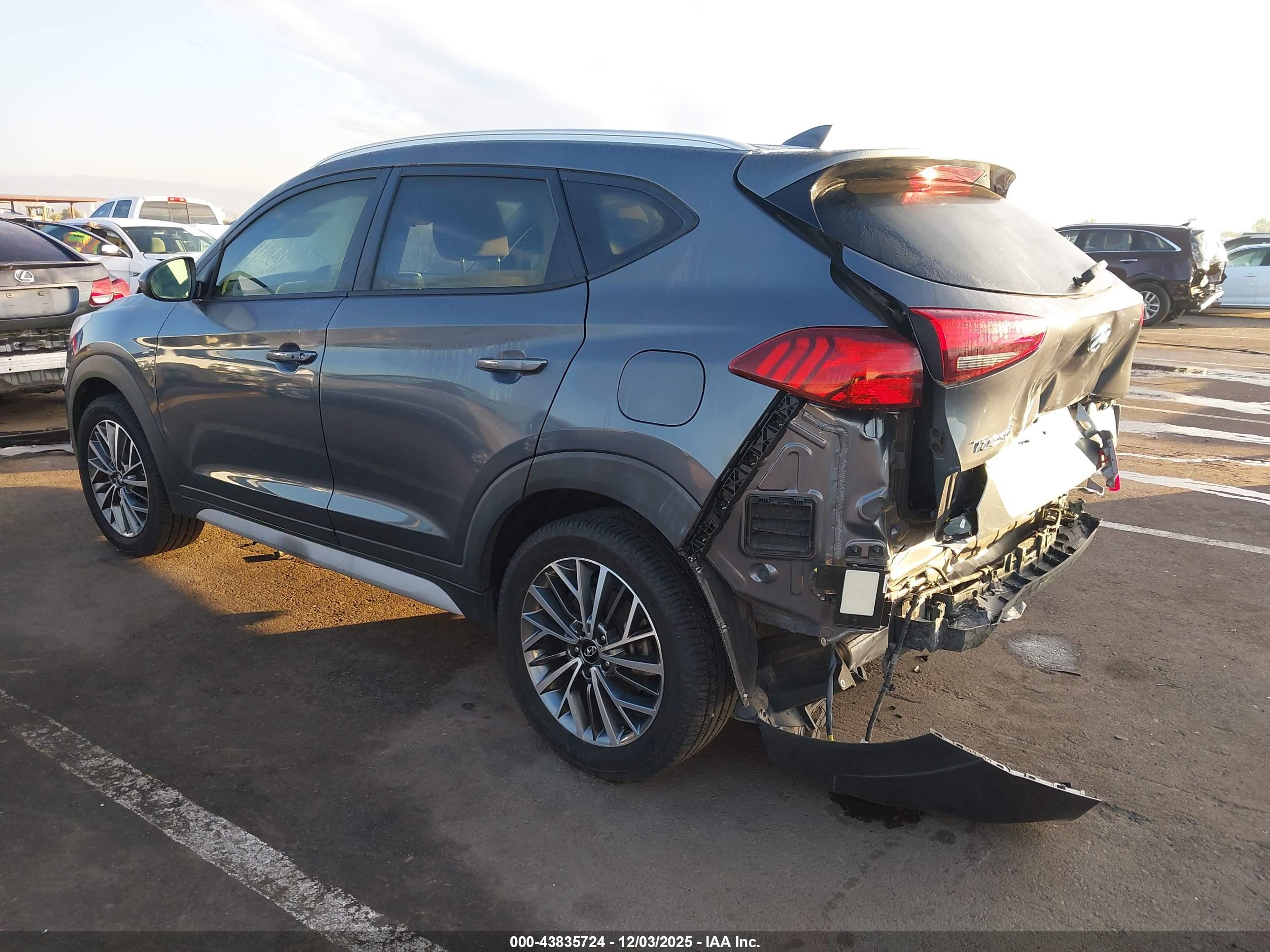 HYUNDAI TUCSON image 3