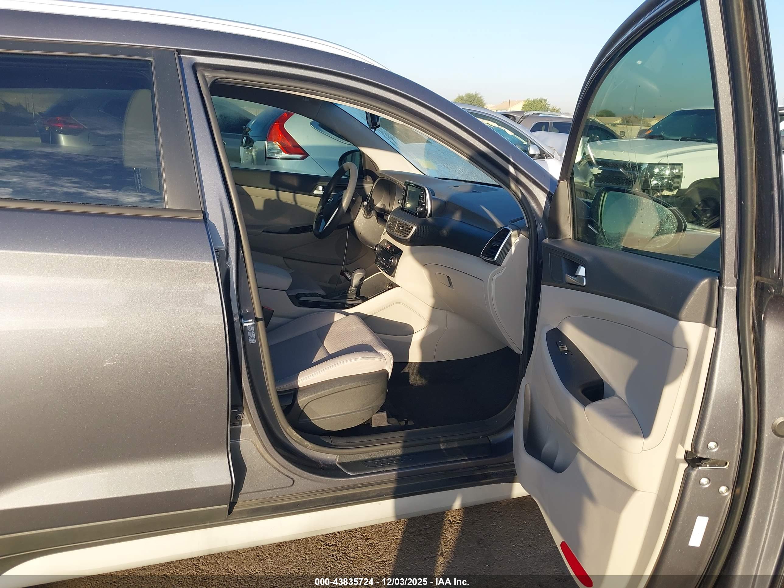 HYUNDAI TUCSON image 5