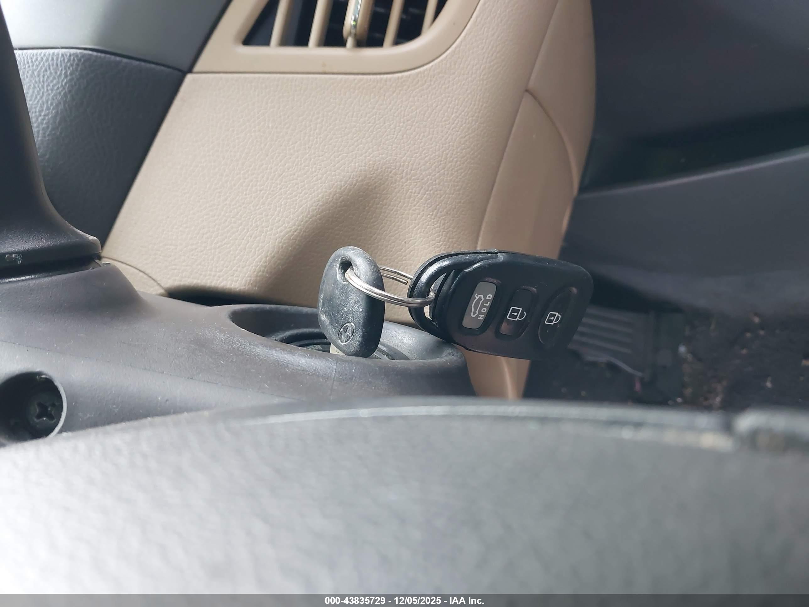 HYUNDAI ELANTRA image 11