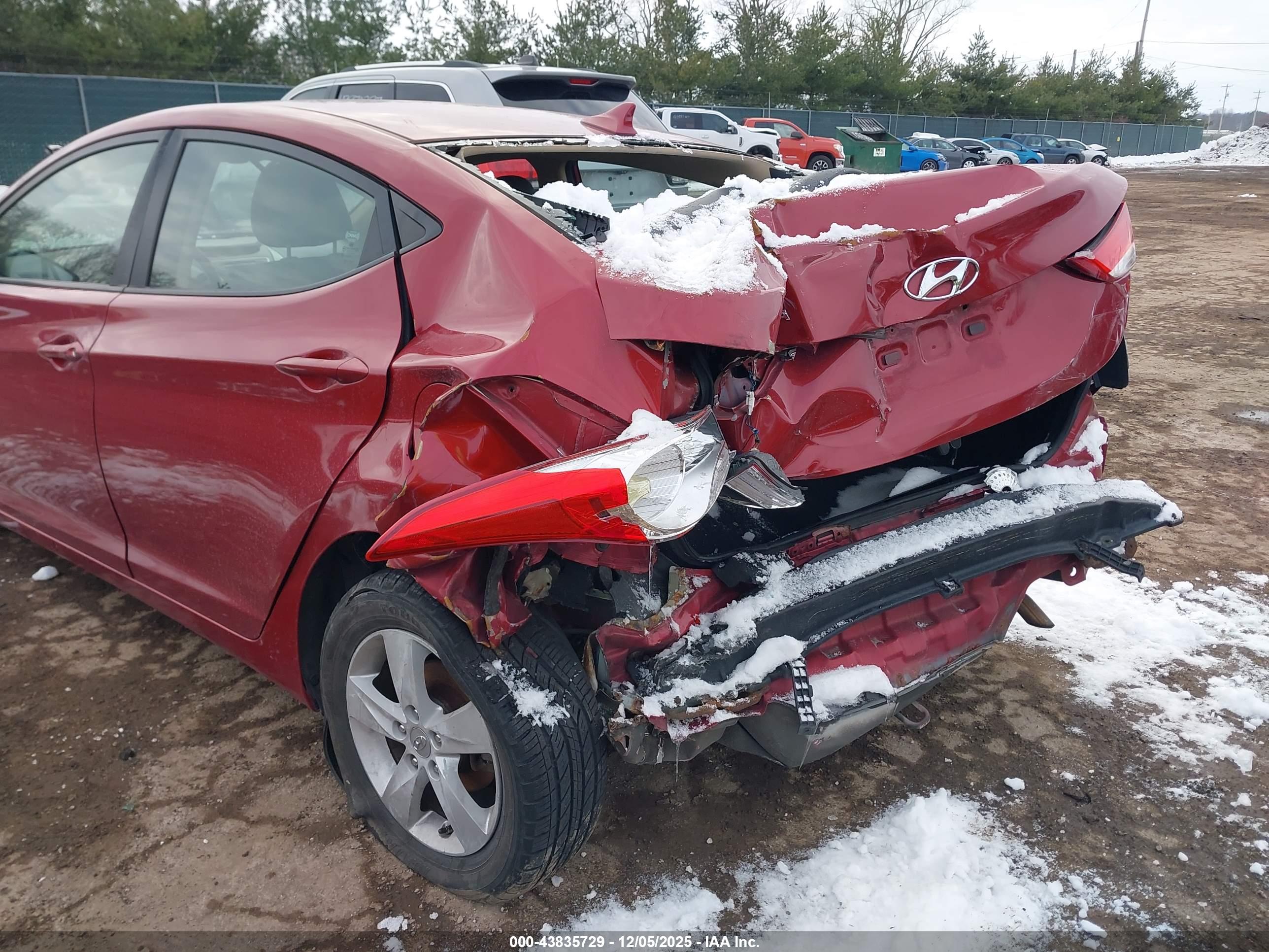 HYUNDAI ELANTRA image 6