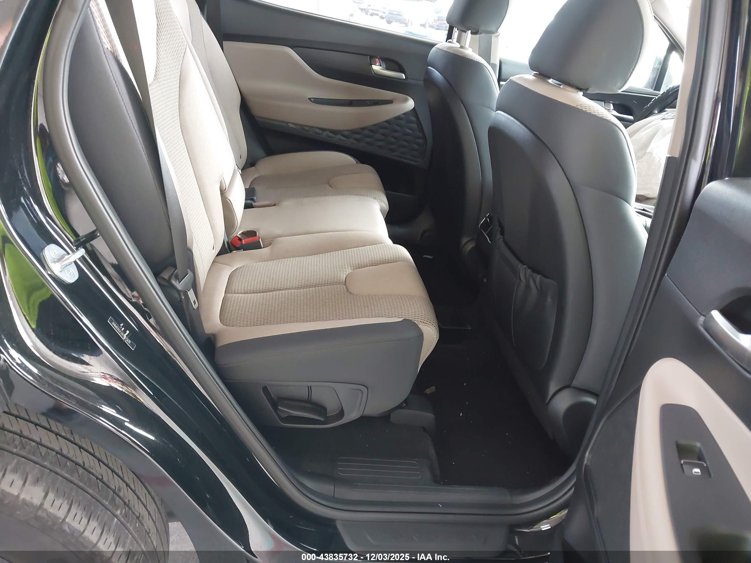 HYUNDAI SANTA image 8
