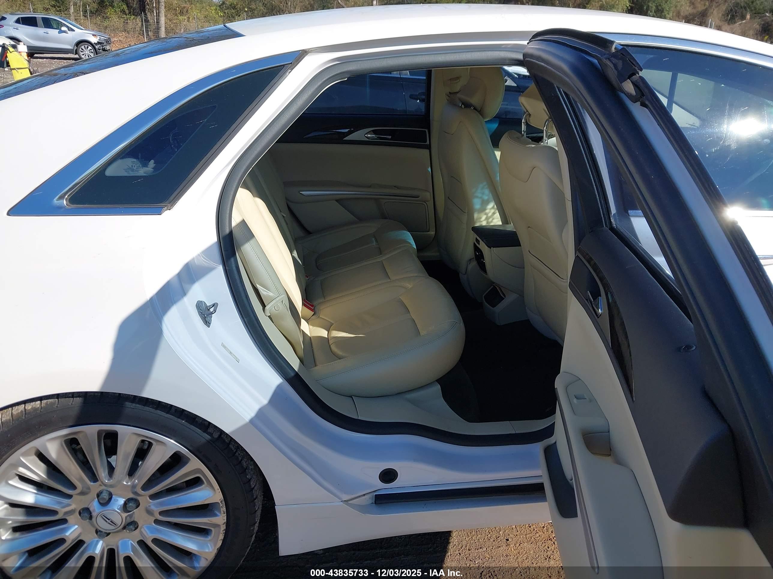 LINCOLN MKZ image 8