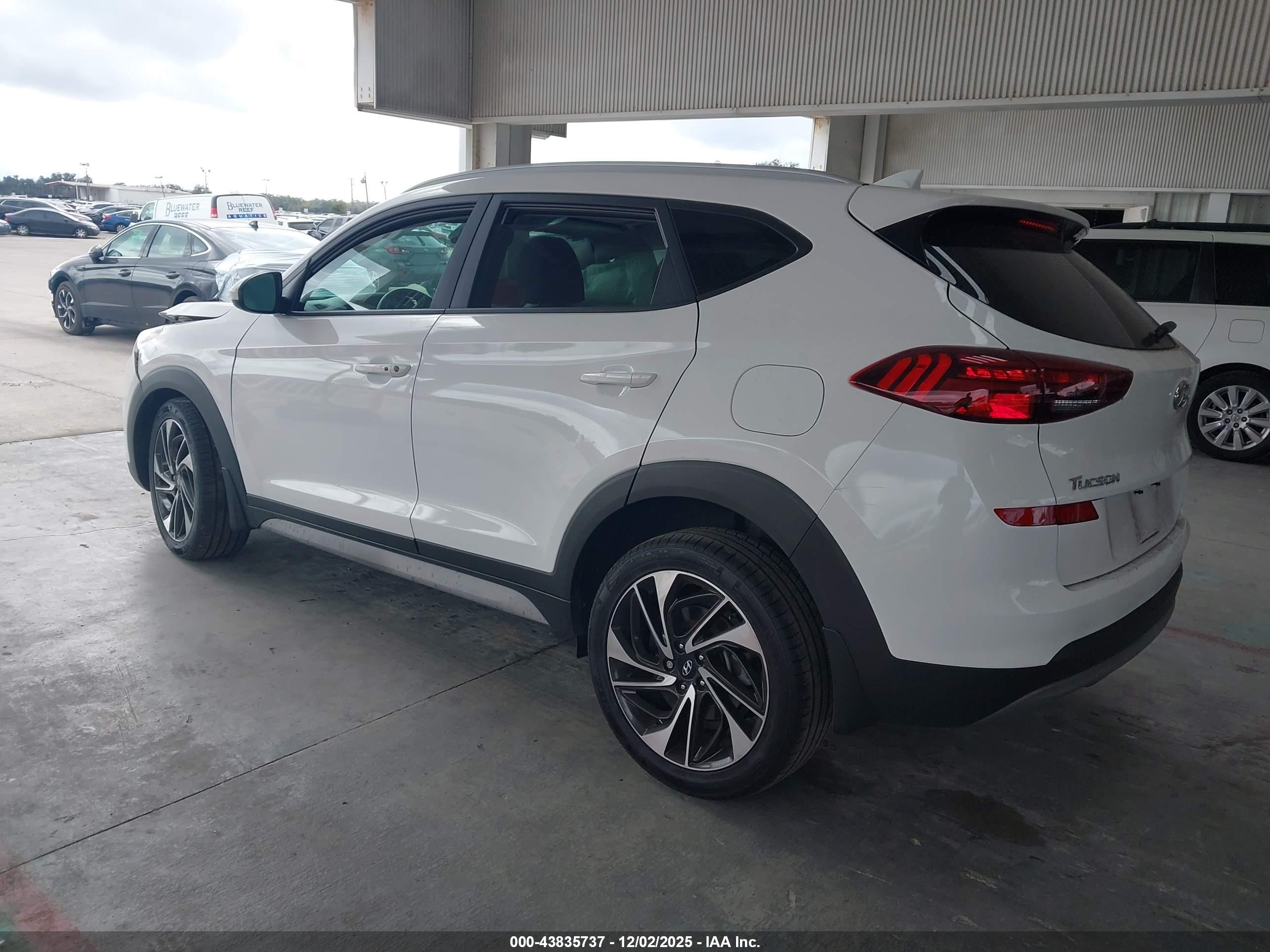 HYUNDAI TUCSON image 3