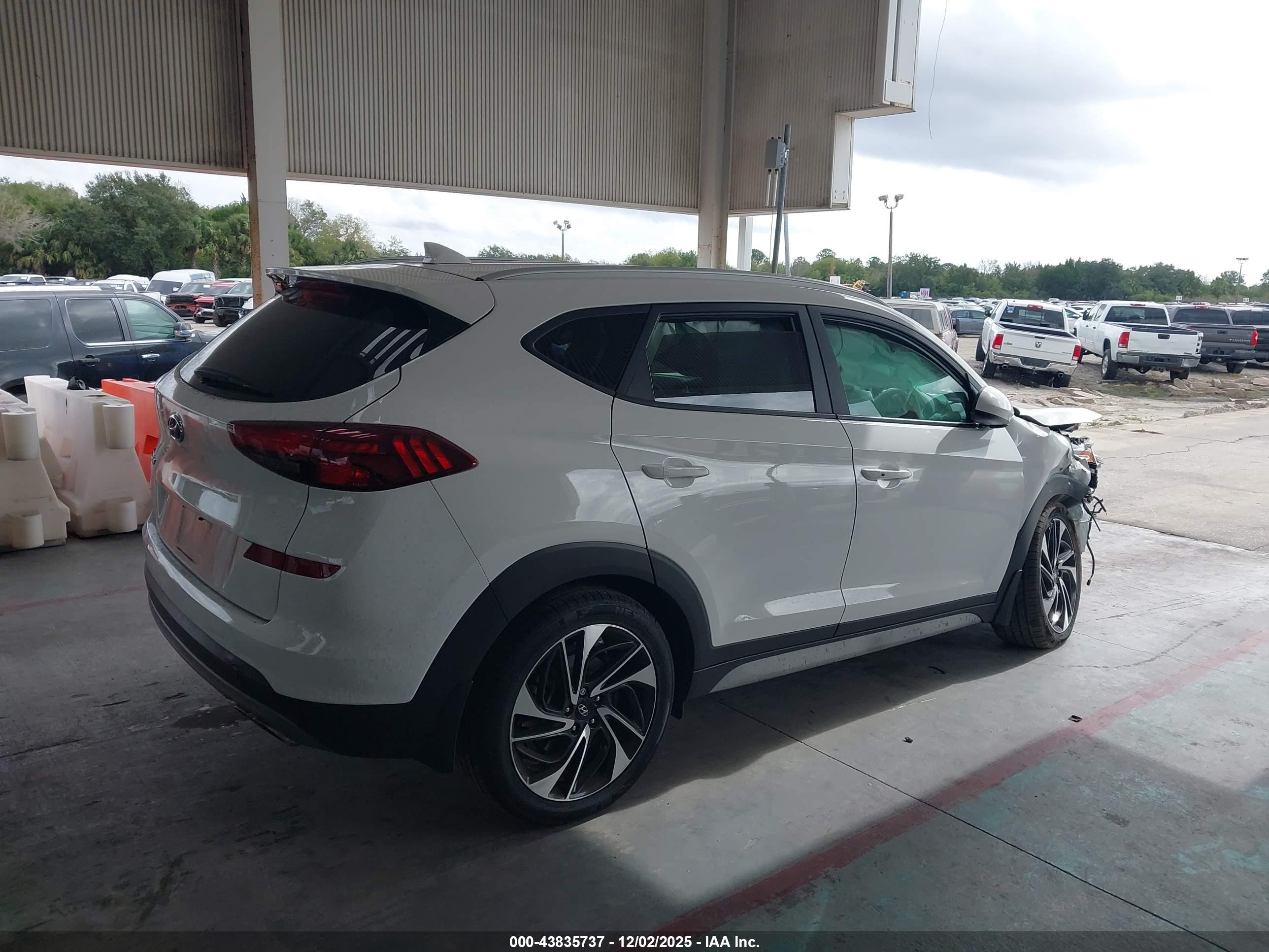 HYUNDAI TUCSON image 4