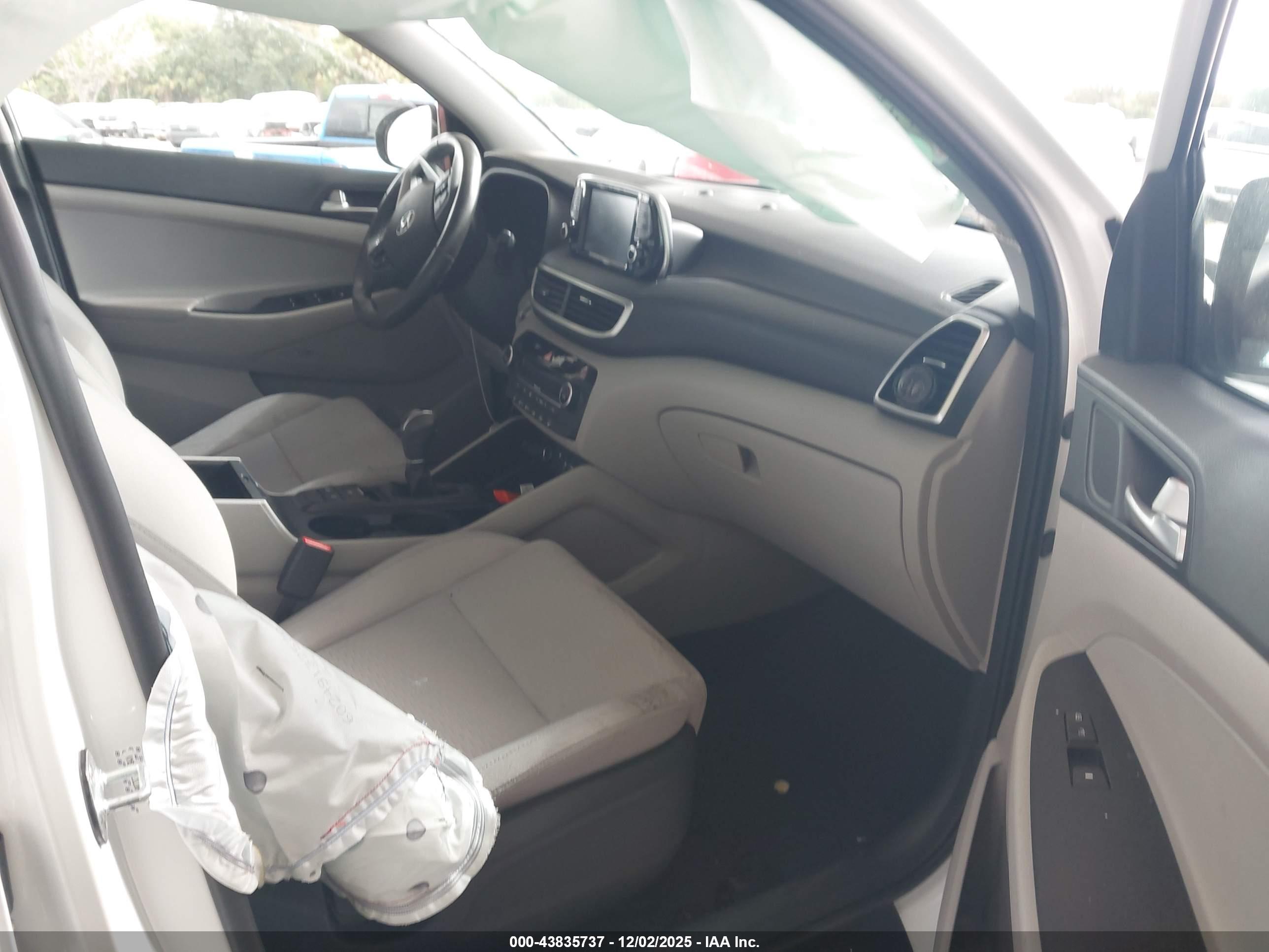 HYUNDAI TUCSON image 5