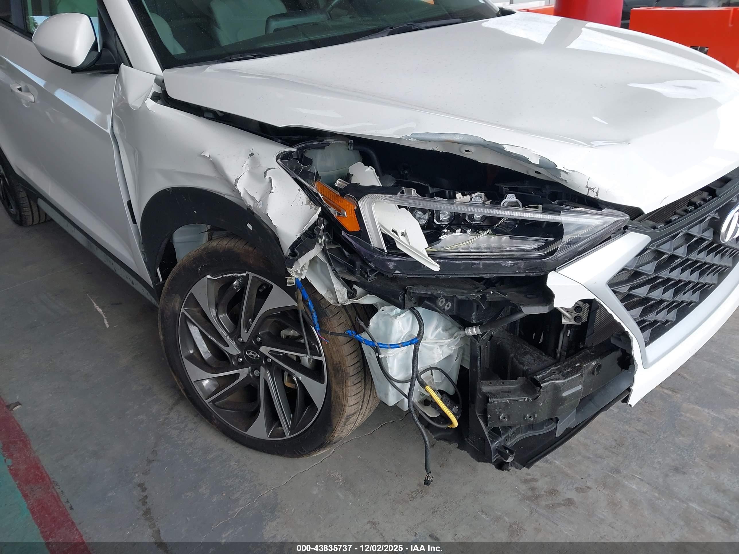 HYUNDAI TUCSON image 6