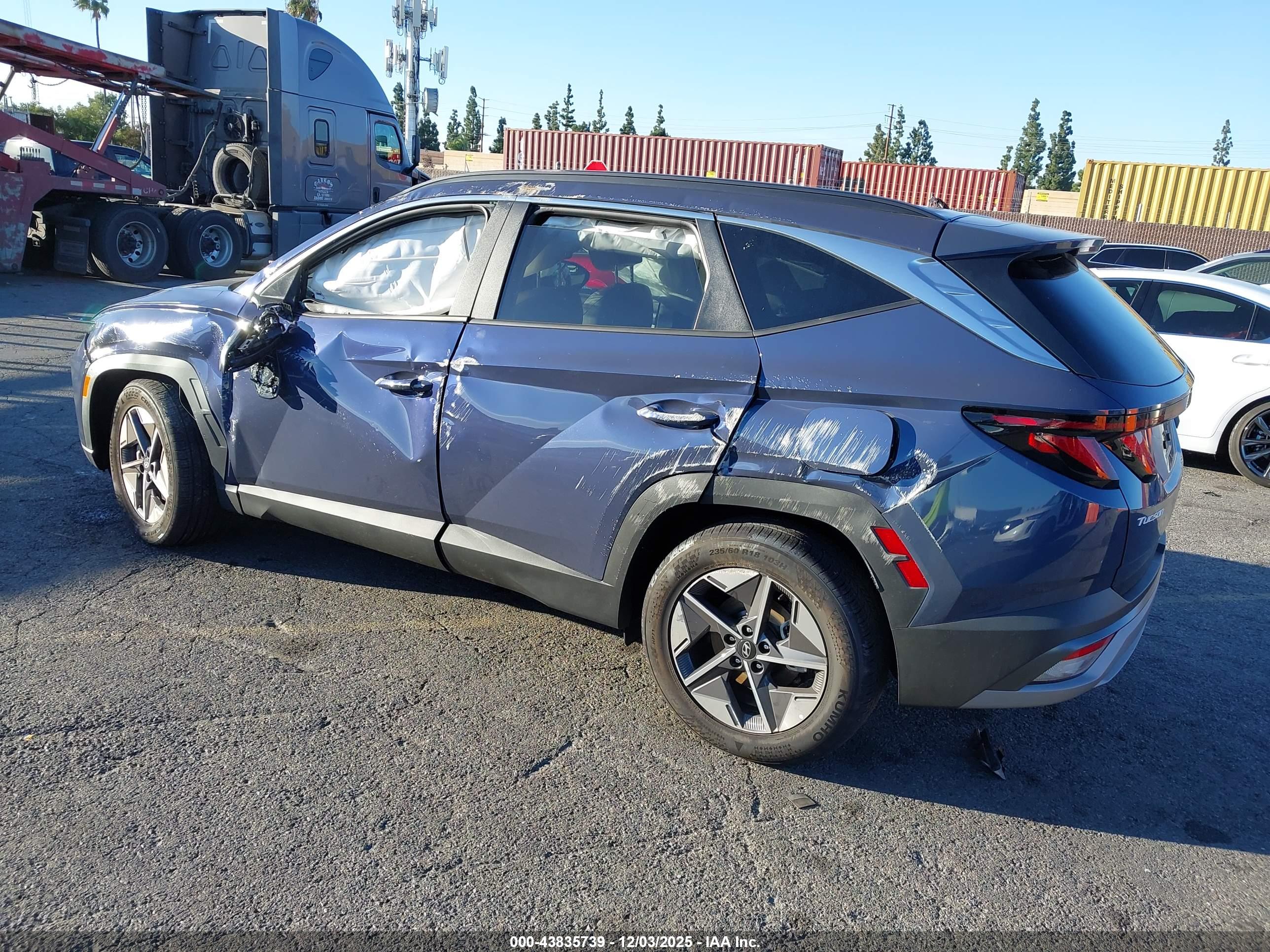 HYUNDAI TUCSON image 3