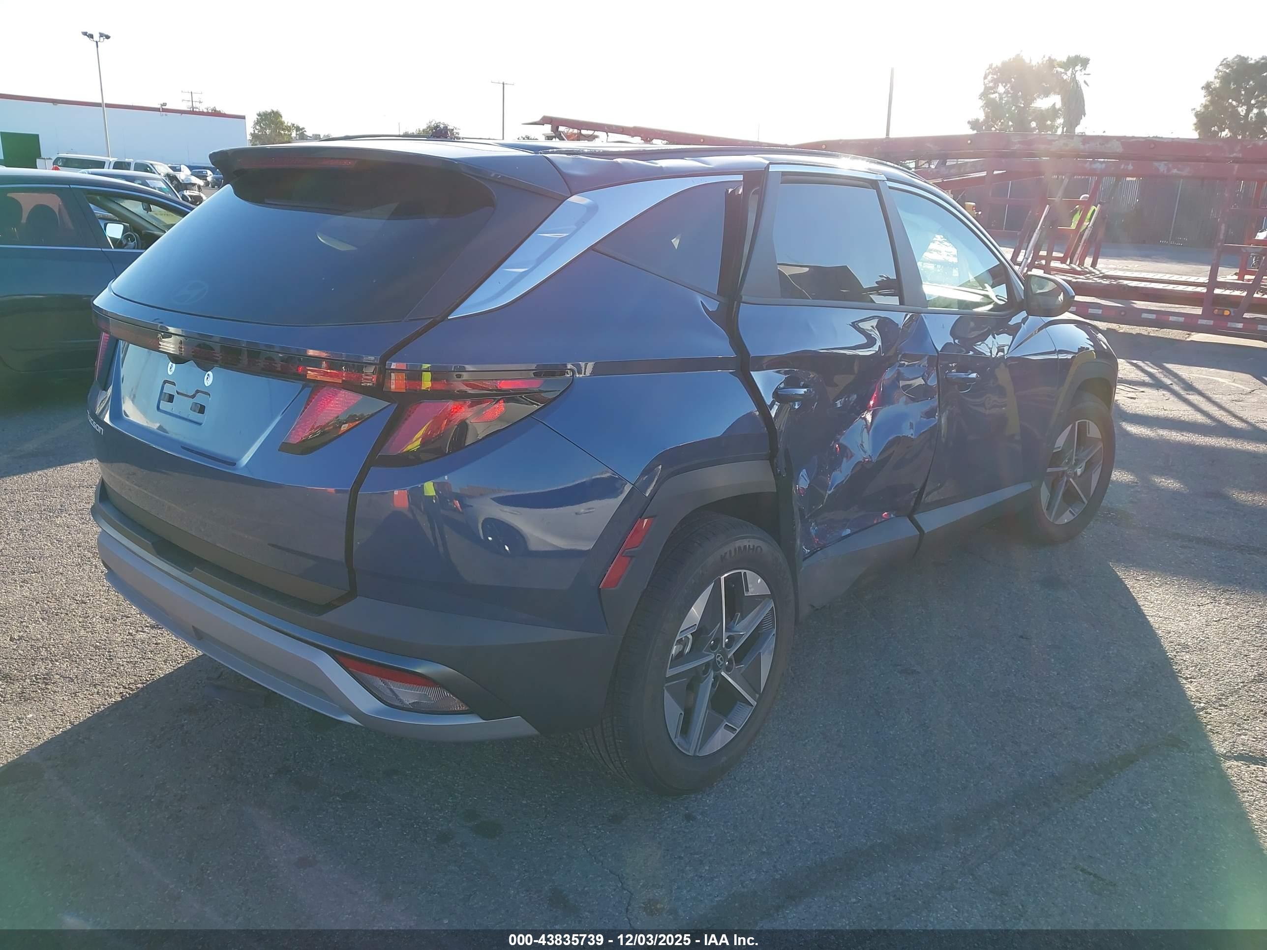 HYUNDAI TUCSON image 4