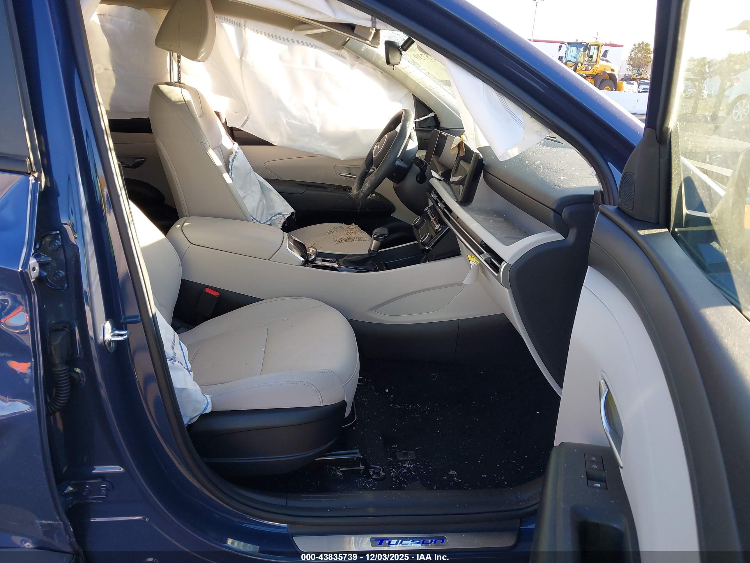HYUNDAI TUCSON image 5