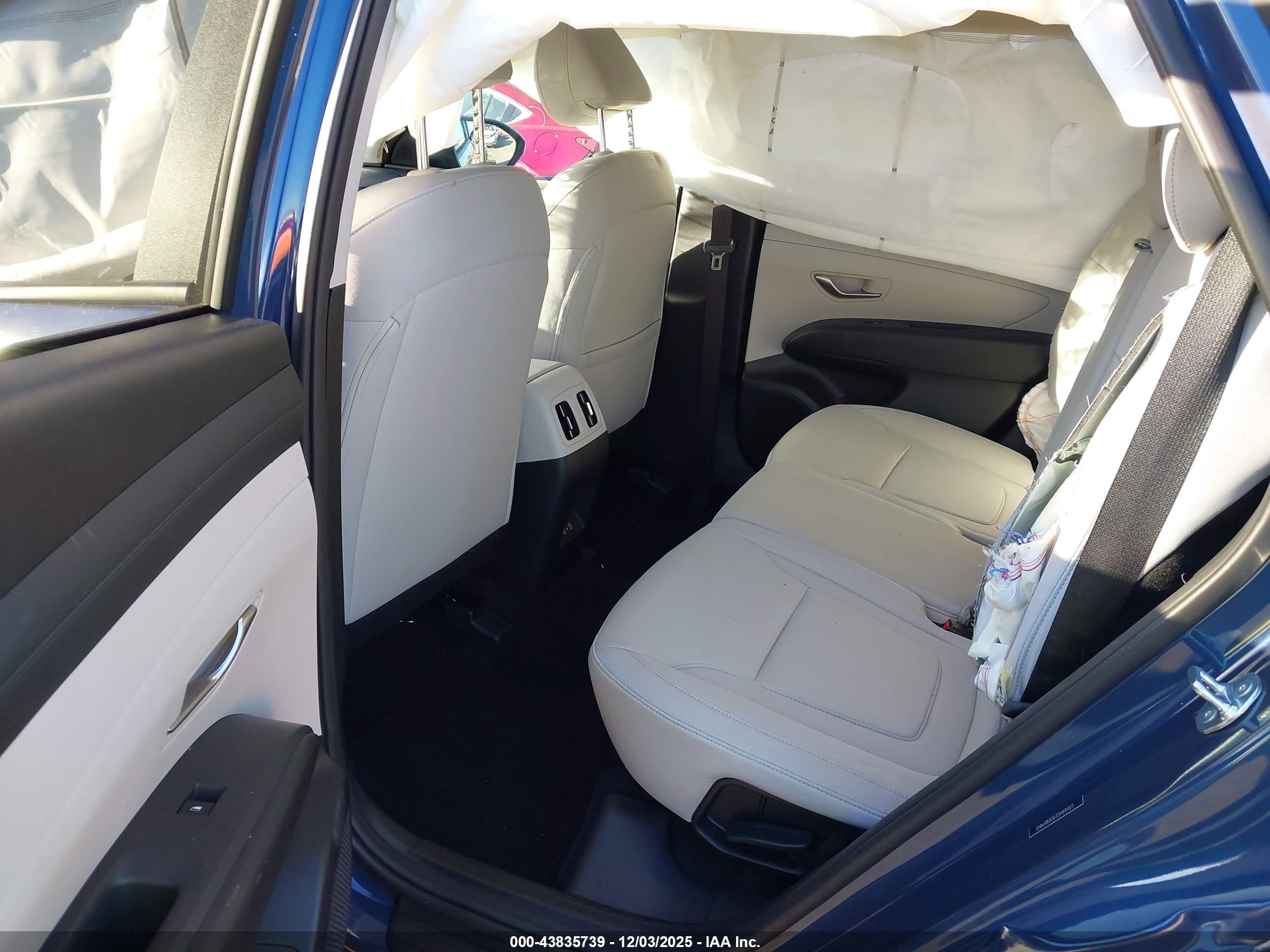 HYUNDAI TUCSON image 8