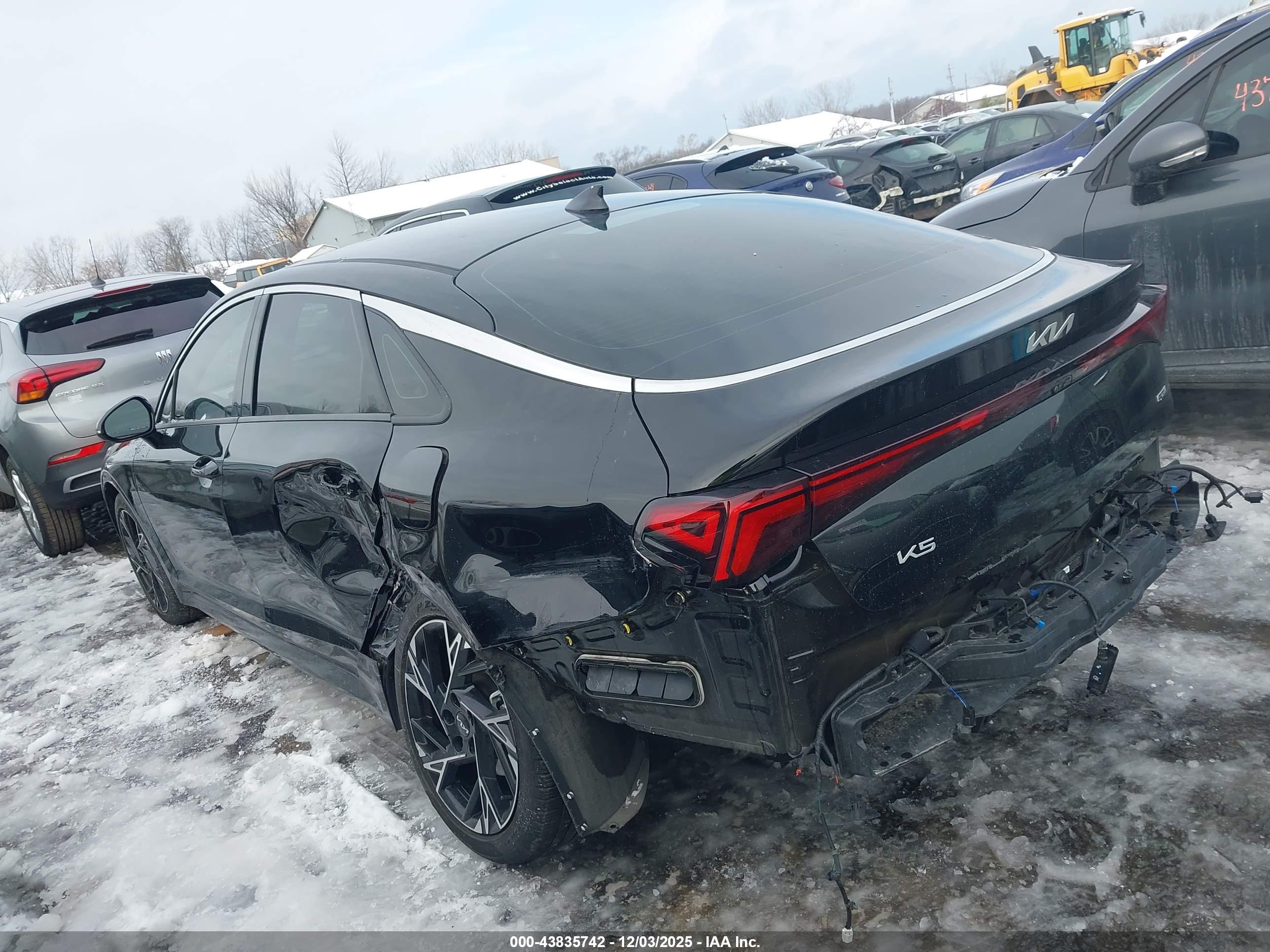 KIA K5 image 3