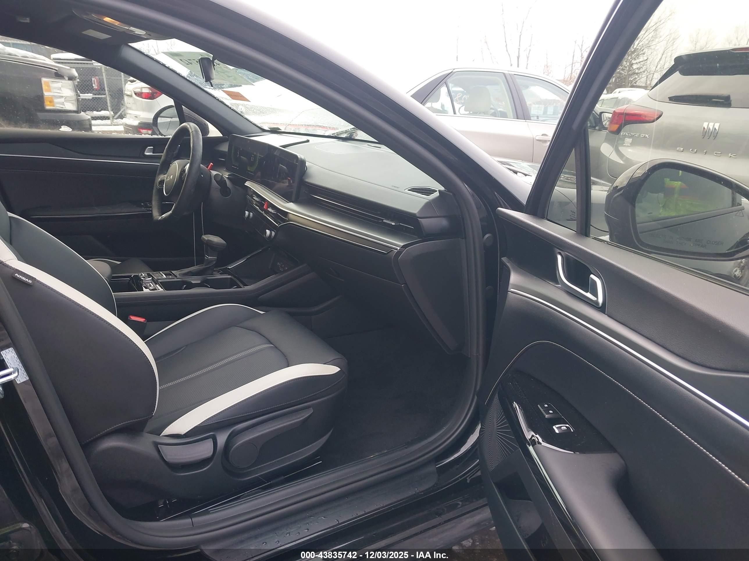 KIA K5 image 5