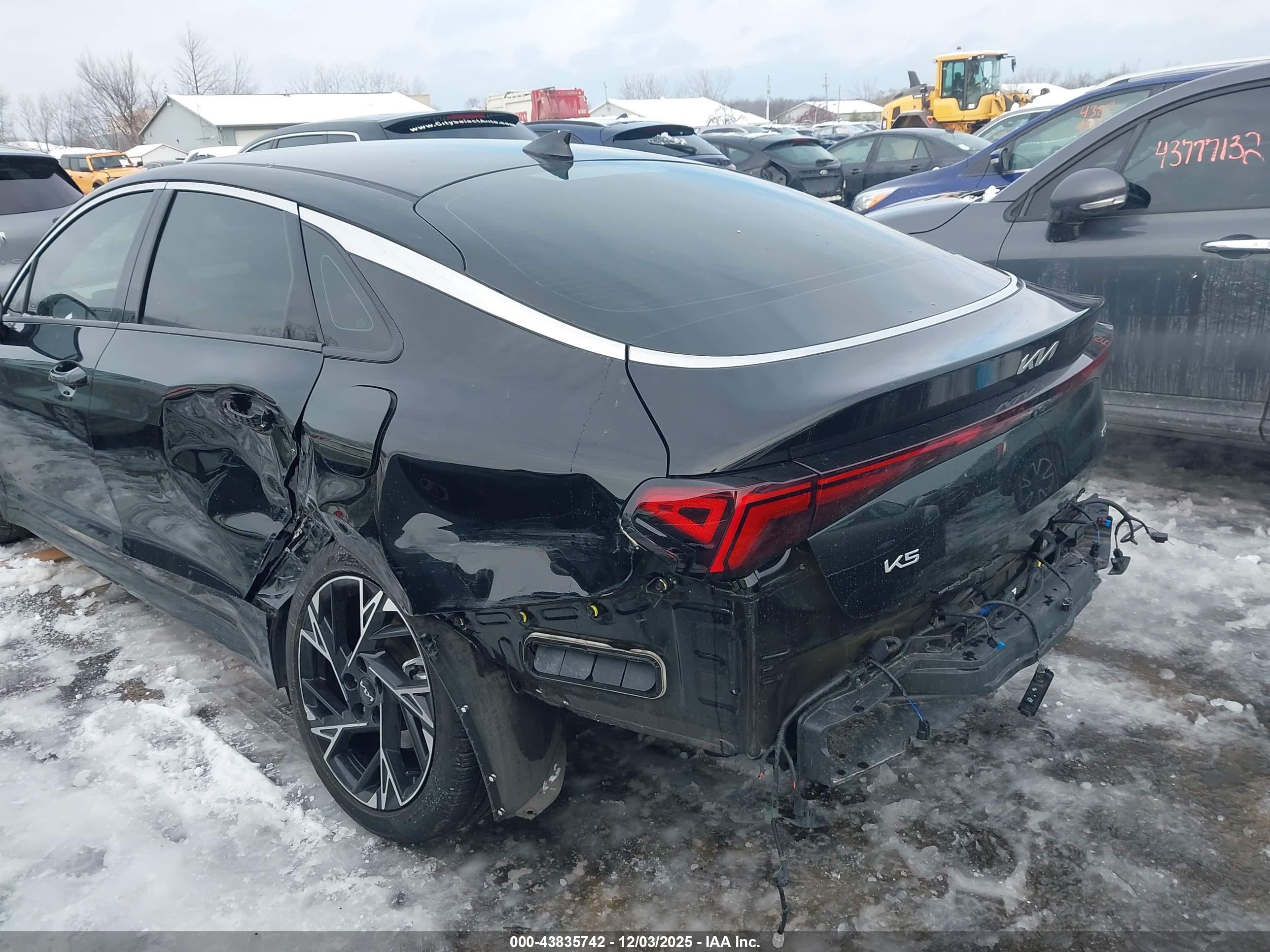 KIA K5 image 6
