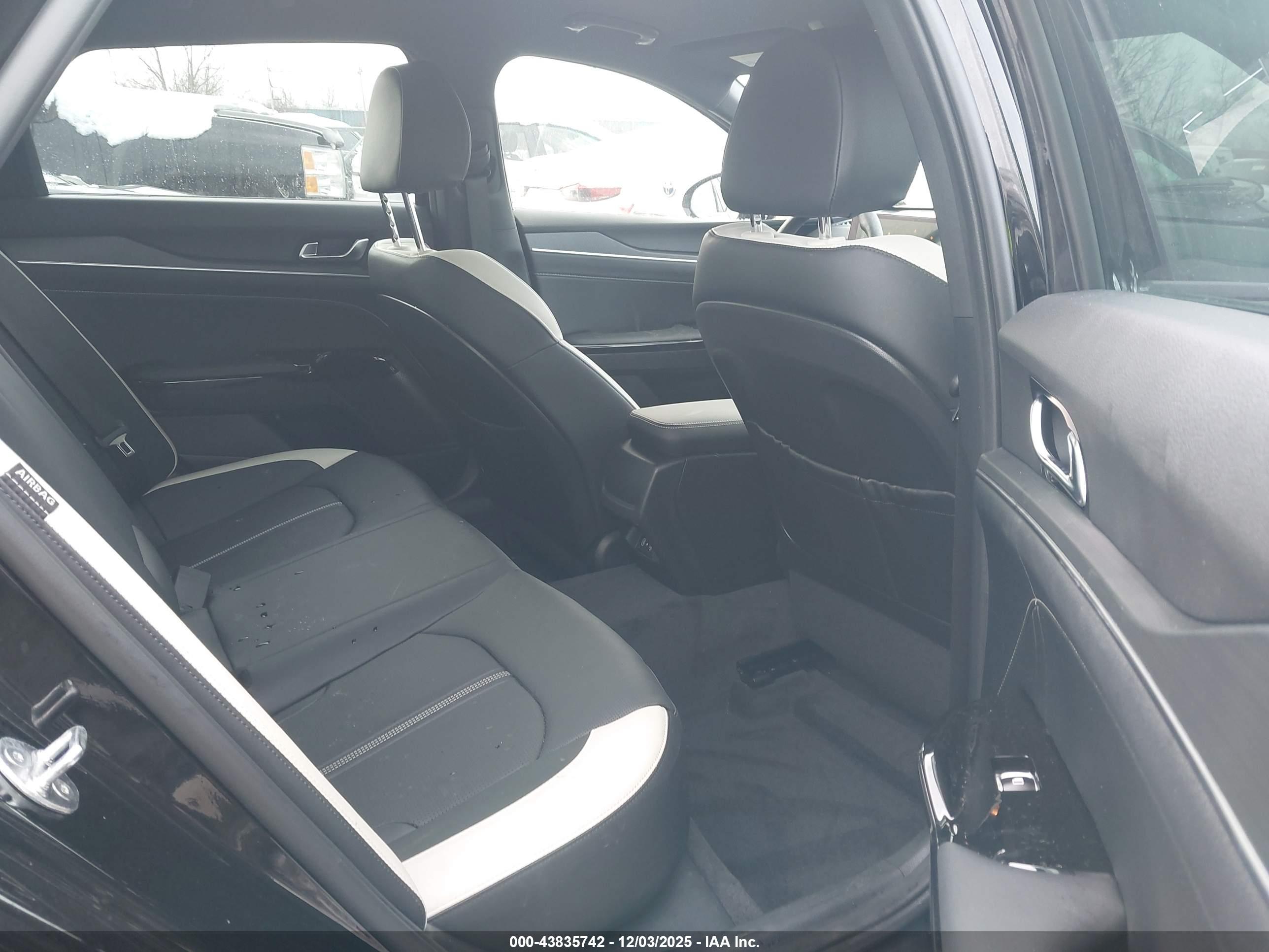 KIA K5 image 8