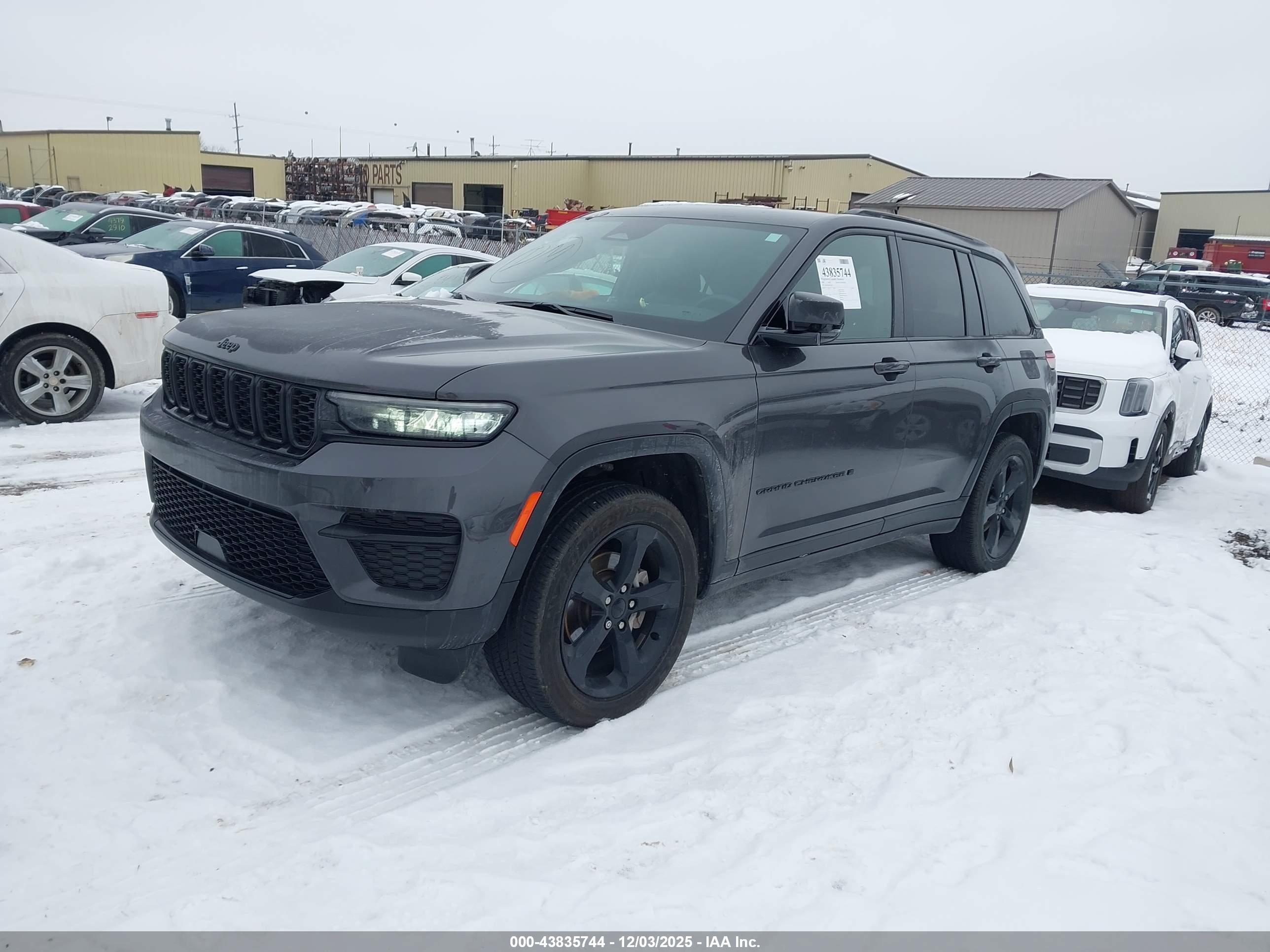 JEEP GRAND image 2