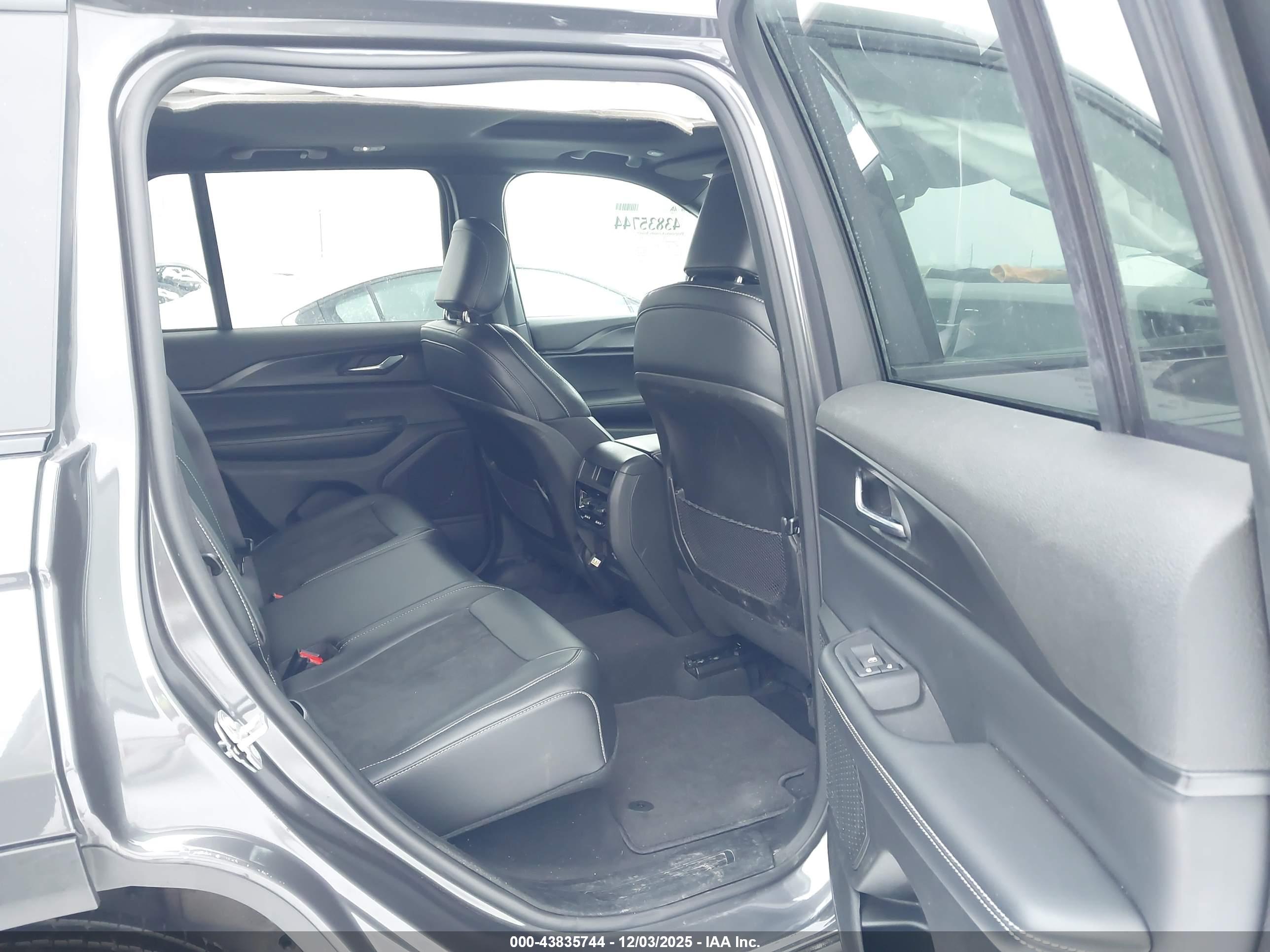 JEEP GRAND image 8