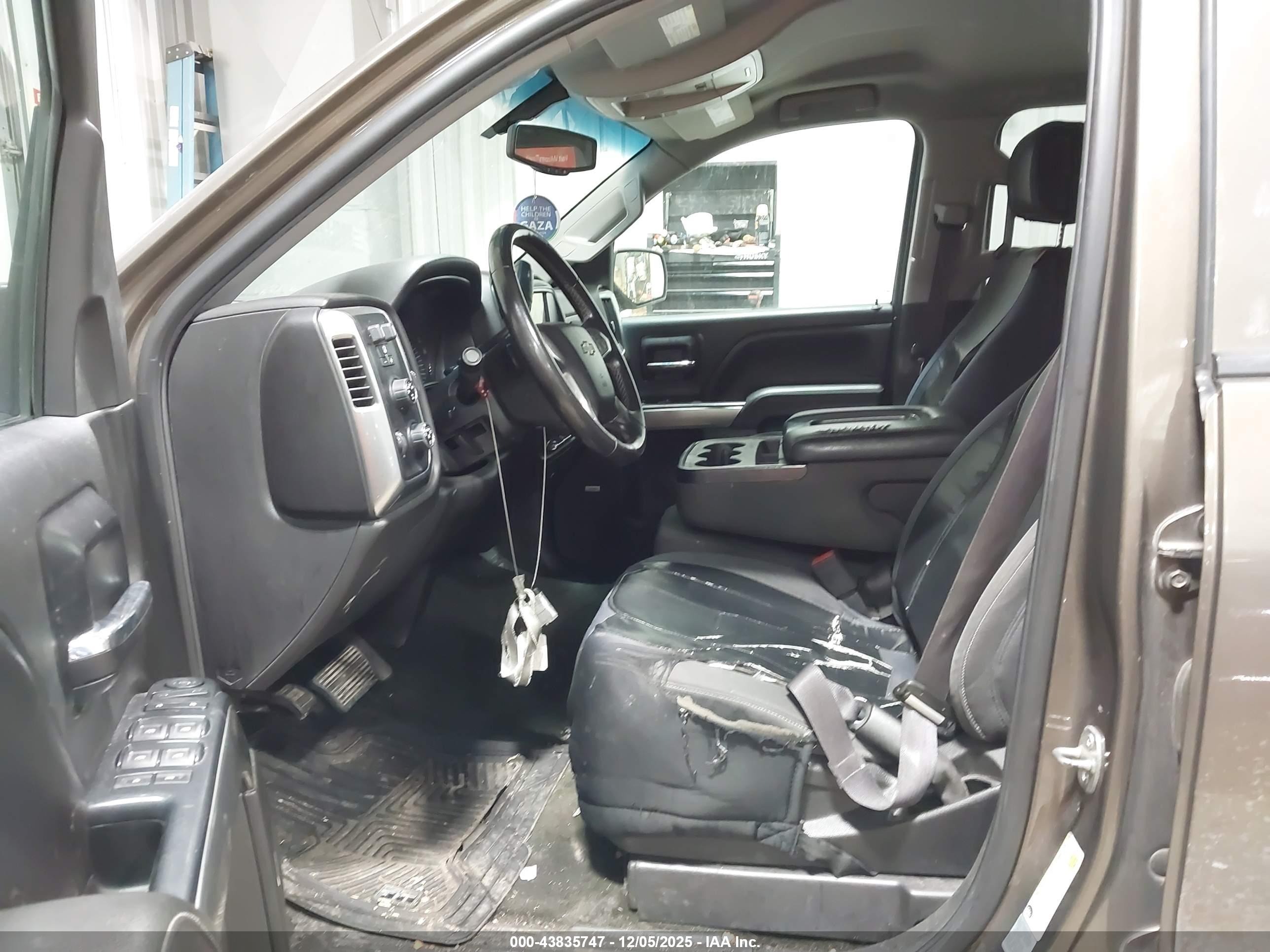 CHEVROLET SILVERADO image 5