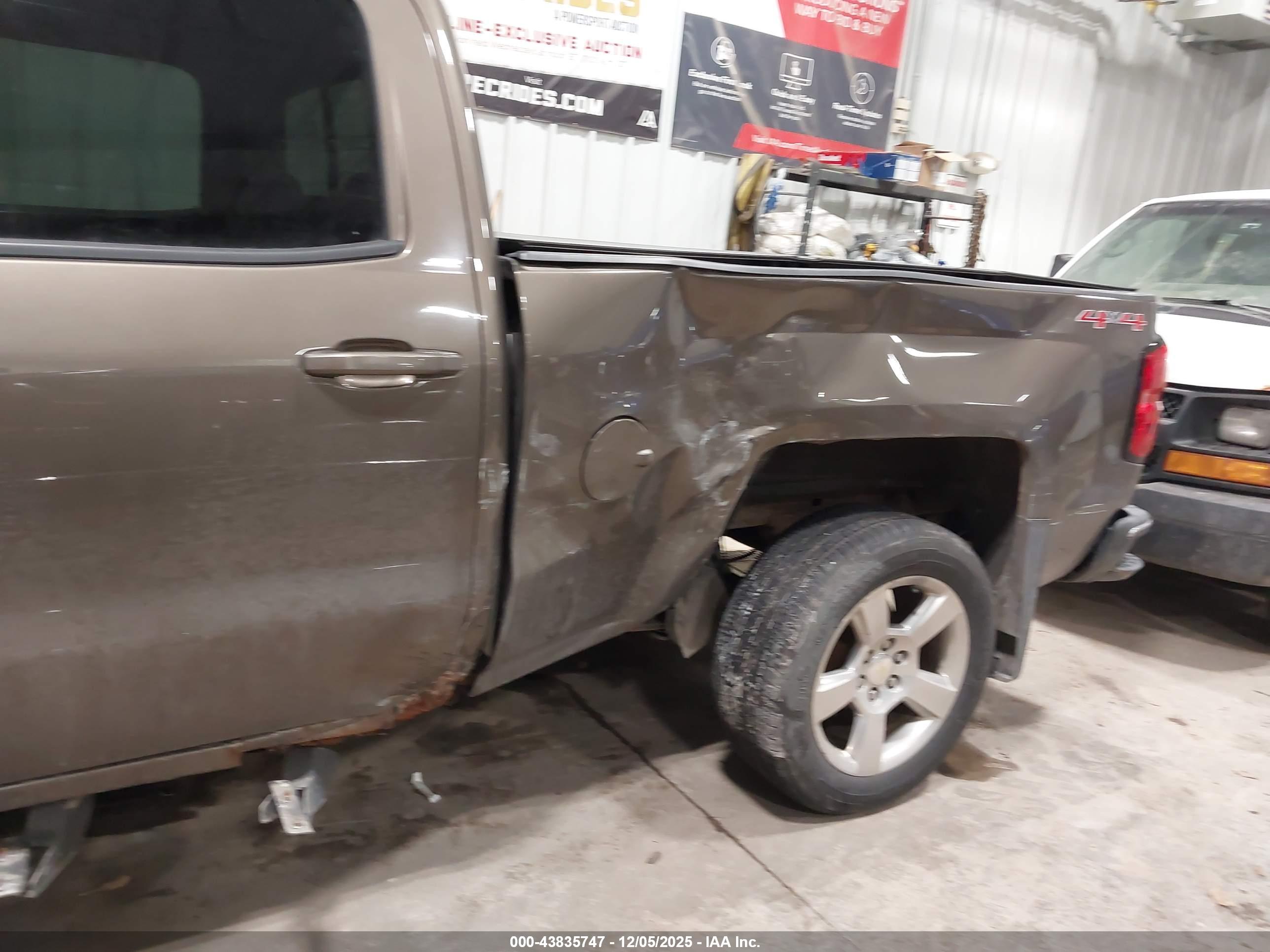 CHEVROLET SILVERADO image 6