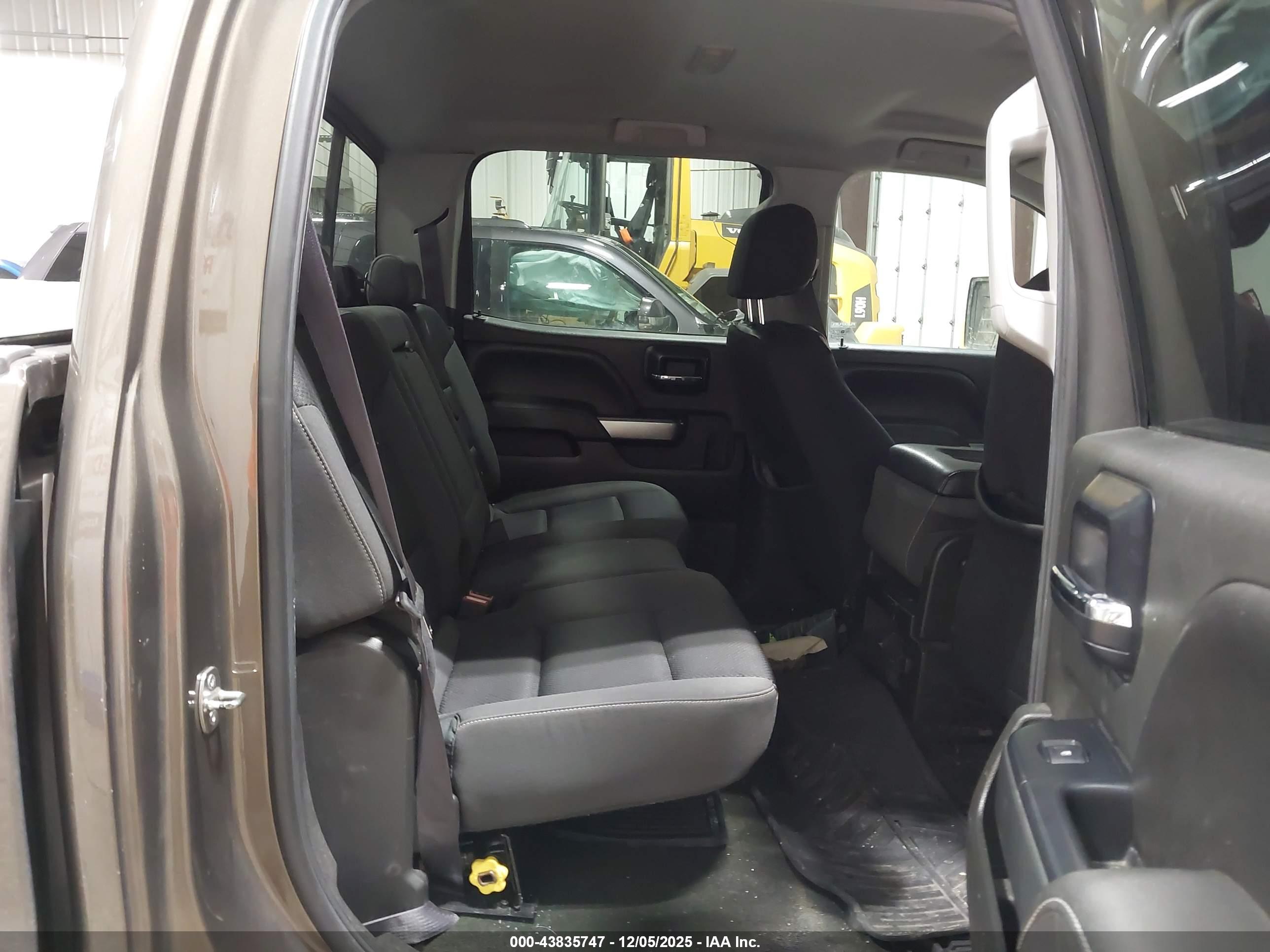 CHEVROLET SILVERADO image 8