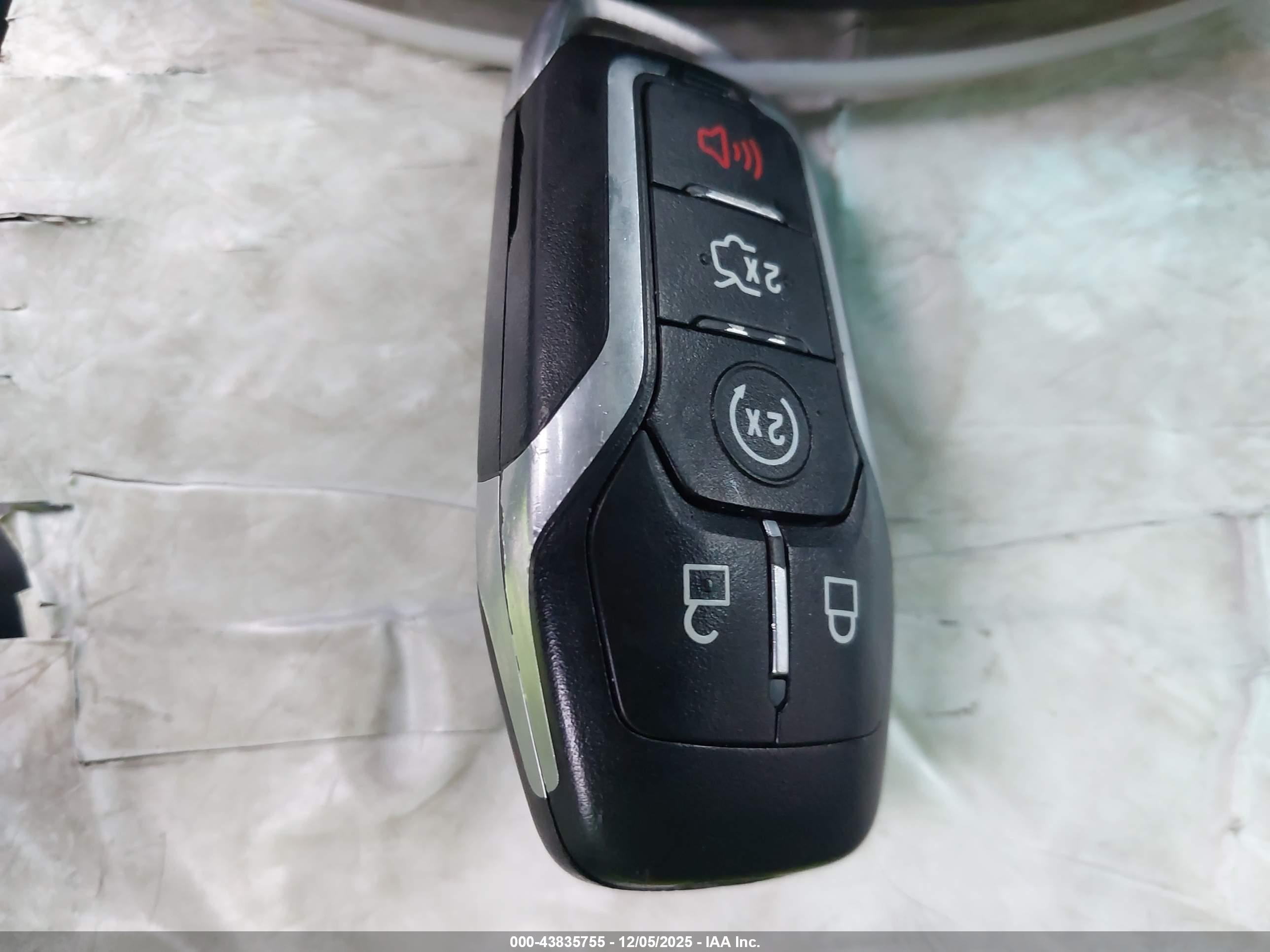FORD EXPLORER image 11