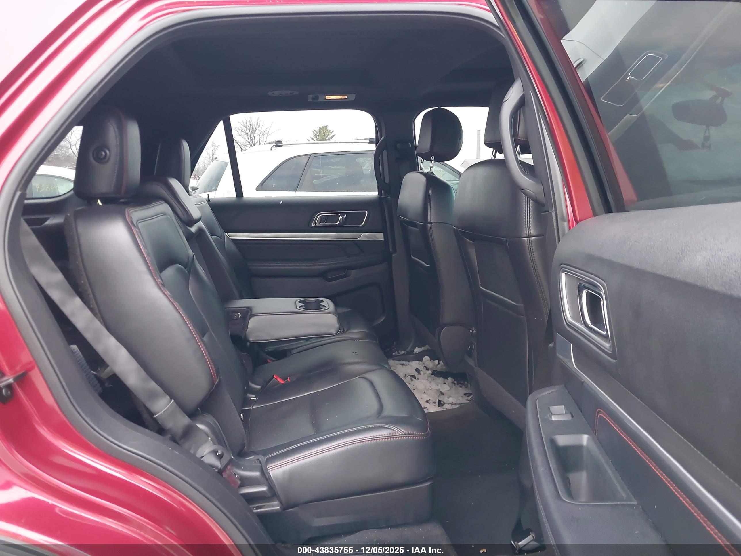 FORD EXPLORER image 8