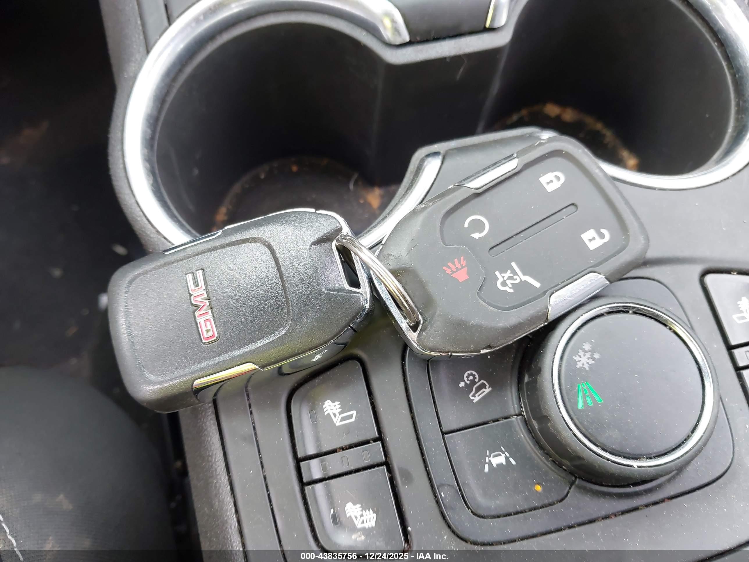 GMC TERRAIN image 11