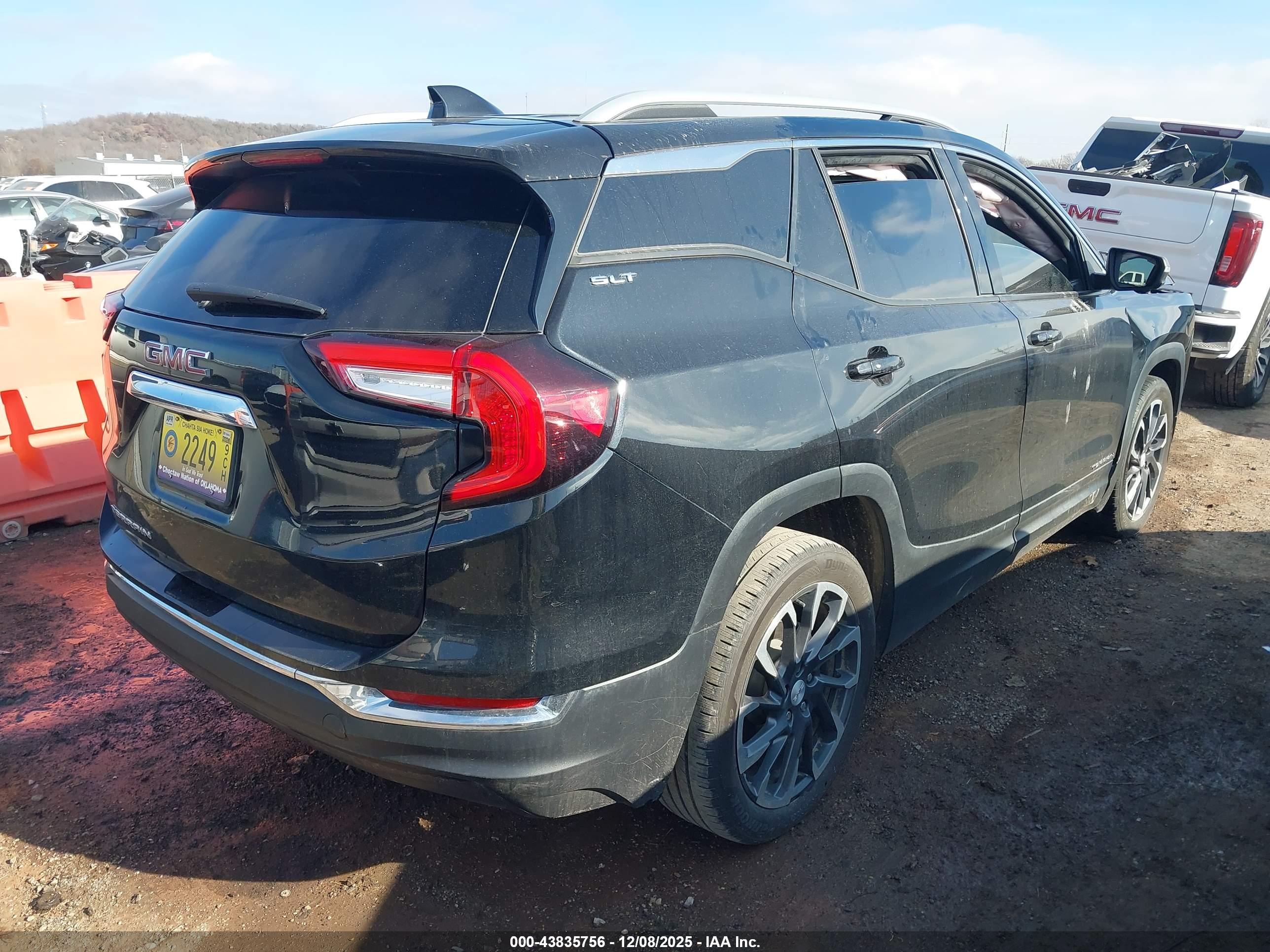 GMC TERRAIN image 4
