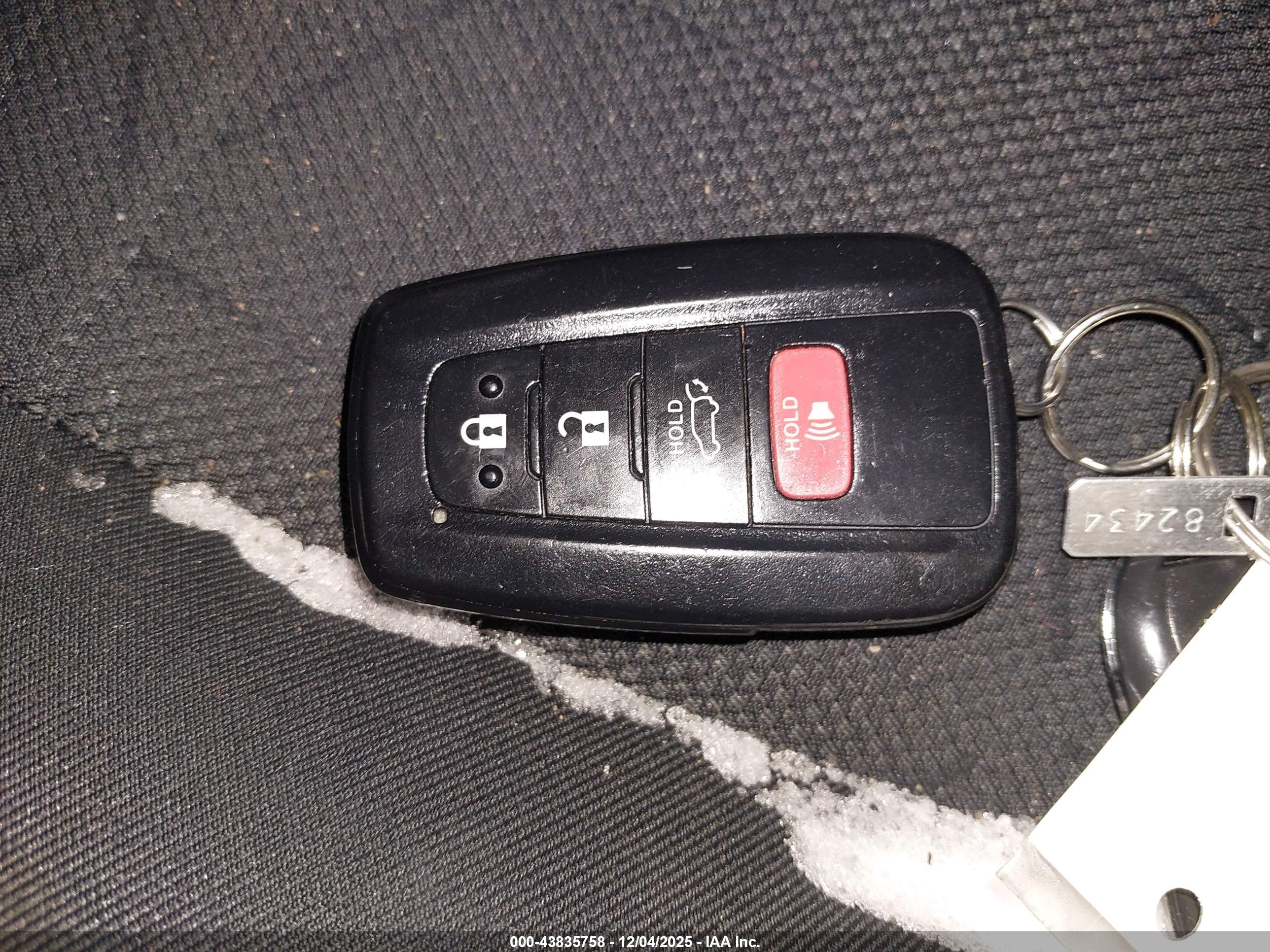 TOYOTA RAV4 image 11