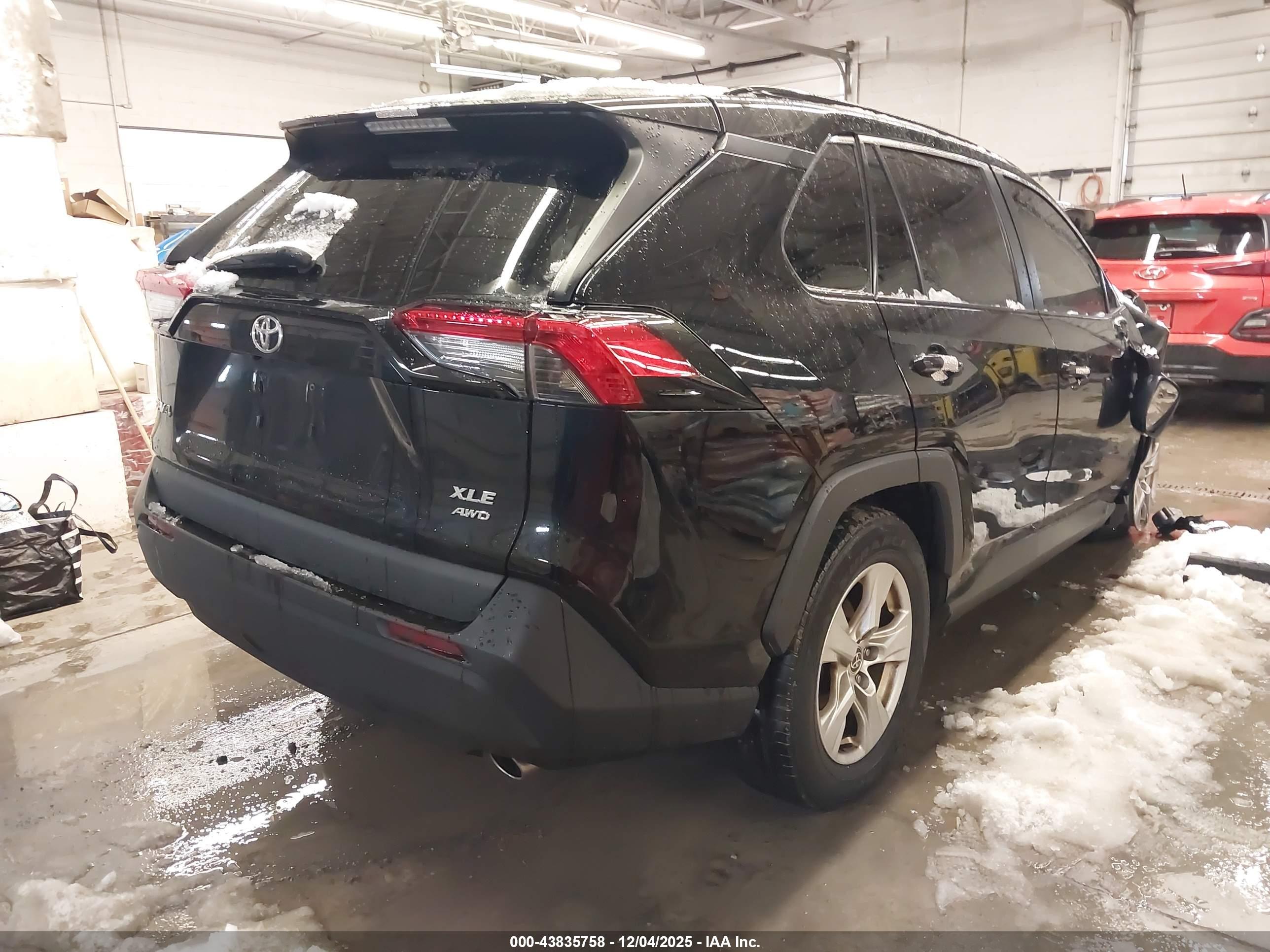 TOYOTA RAV4 image 4