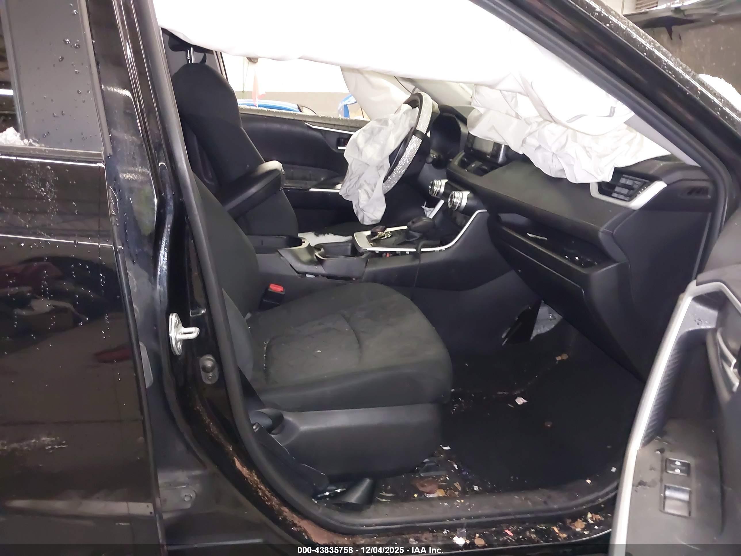 TOYOTA RAV4 image 5