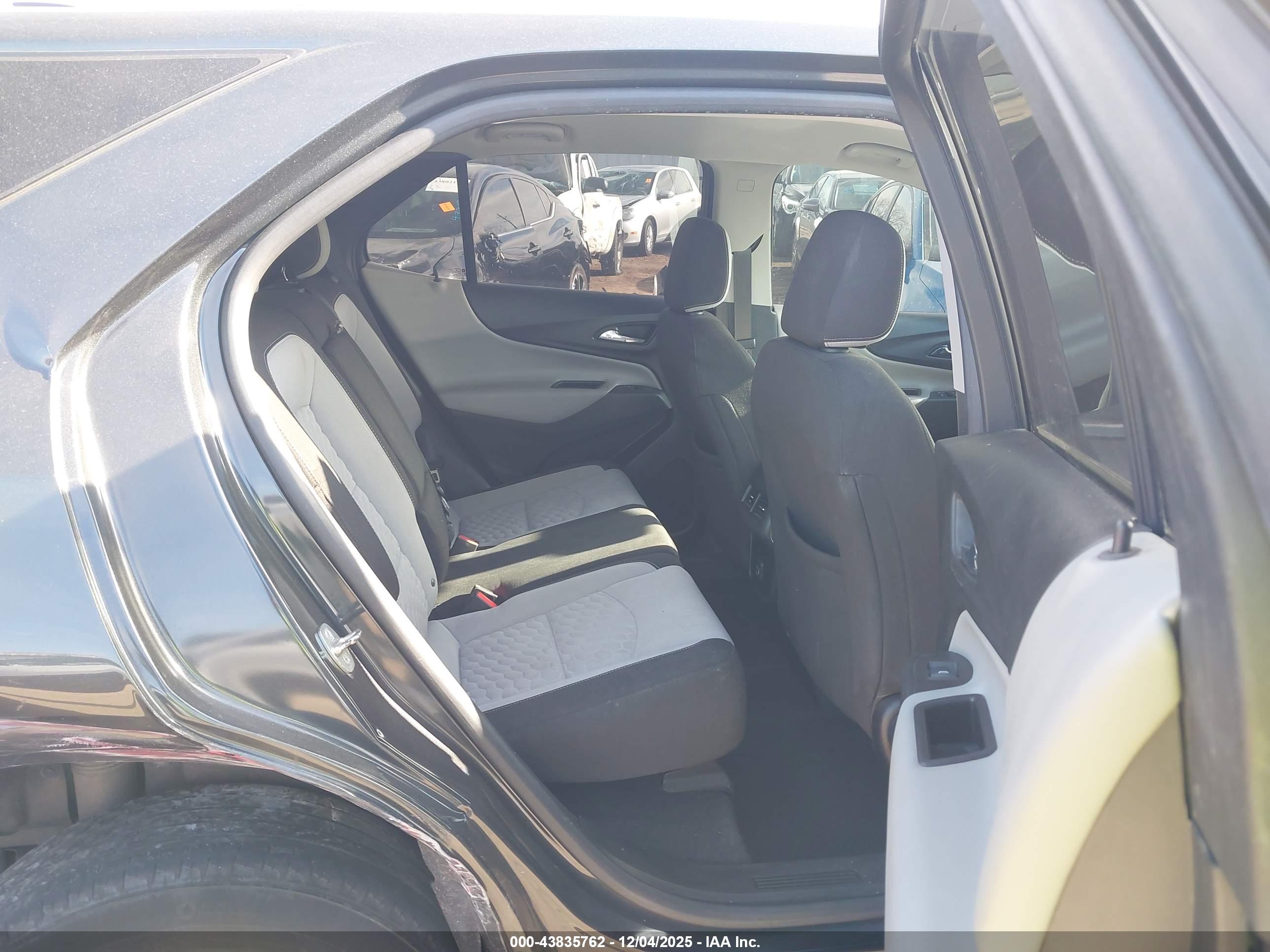 CHEVROLET EQUINOX image 8