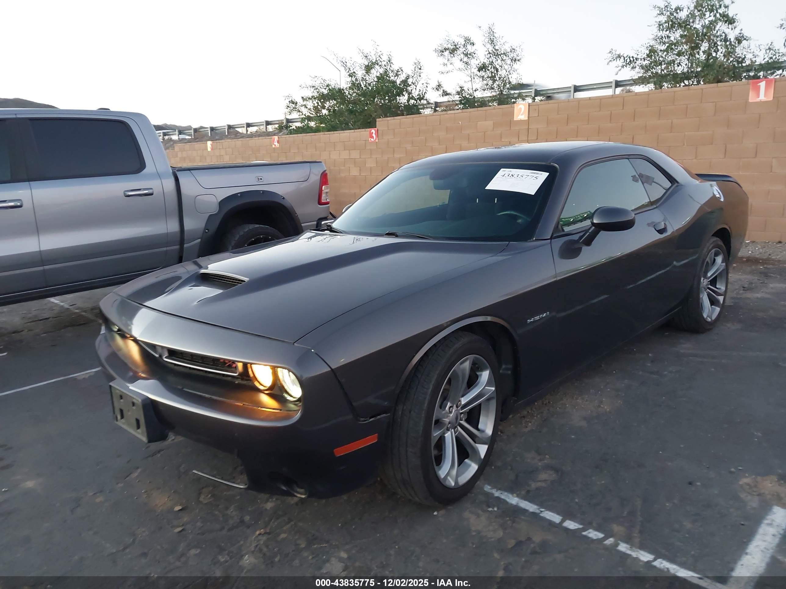 DODGE CHALLENGER image 2