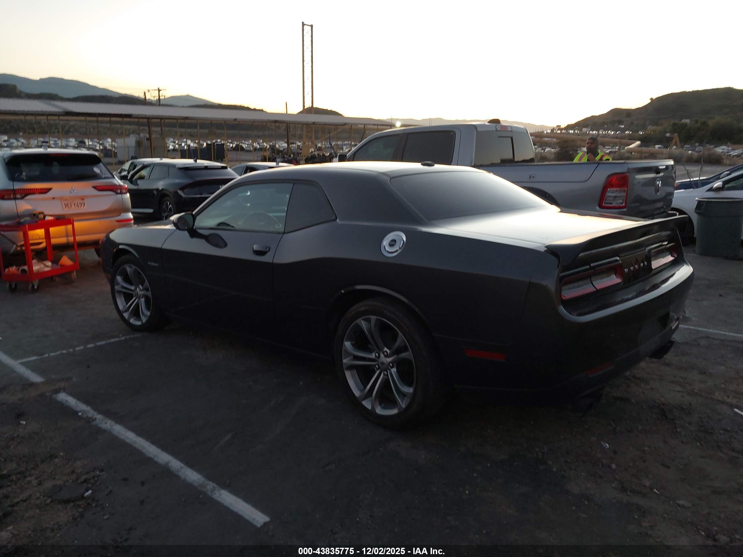 DODGE CHALLENGER image 3