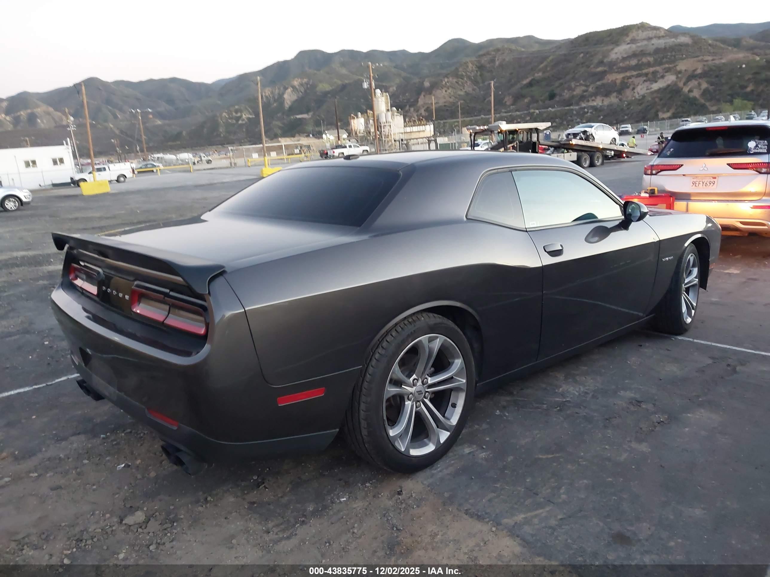 DODGE CHALLENGER image 4